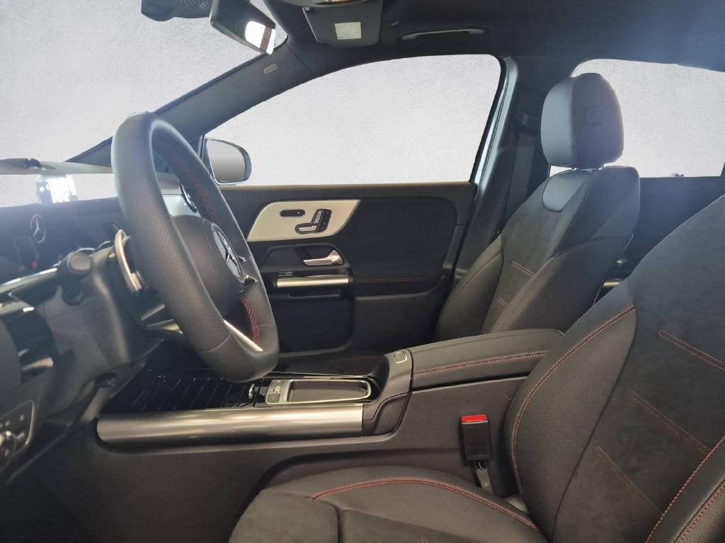 MERCEDES-BENZ GLA 250 Swiss Star-image-8