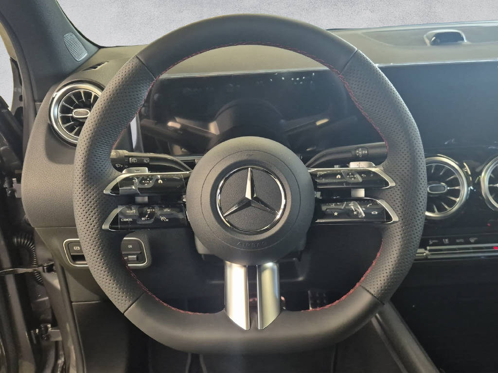 MERCEDES-BENZ GLA 250 Swiss Star-image-9