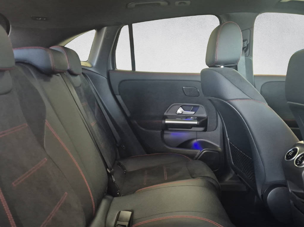 MERCEDES-BENZ GLA 250 Swiss Star-image-10
