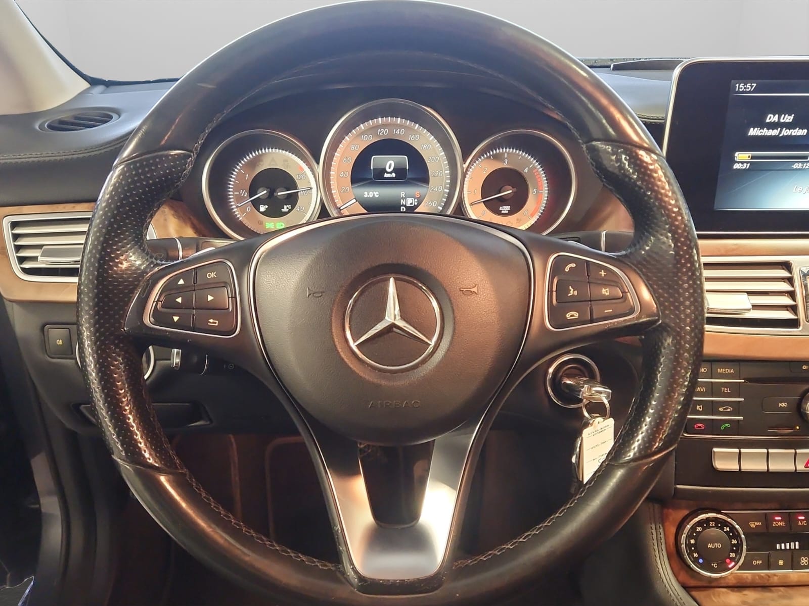 MERCEDES-BENZ CLS 350 BlueTEC 4Matic 7G-Tronic-image-12