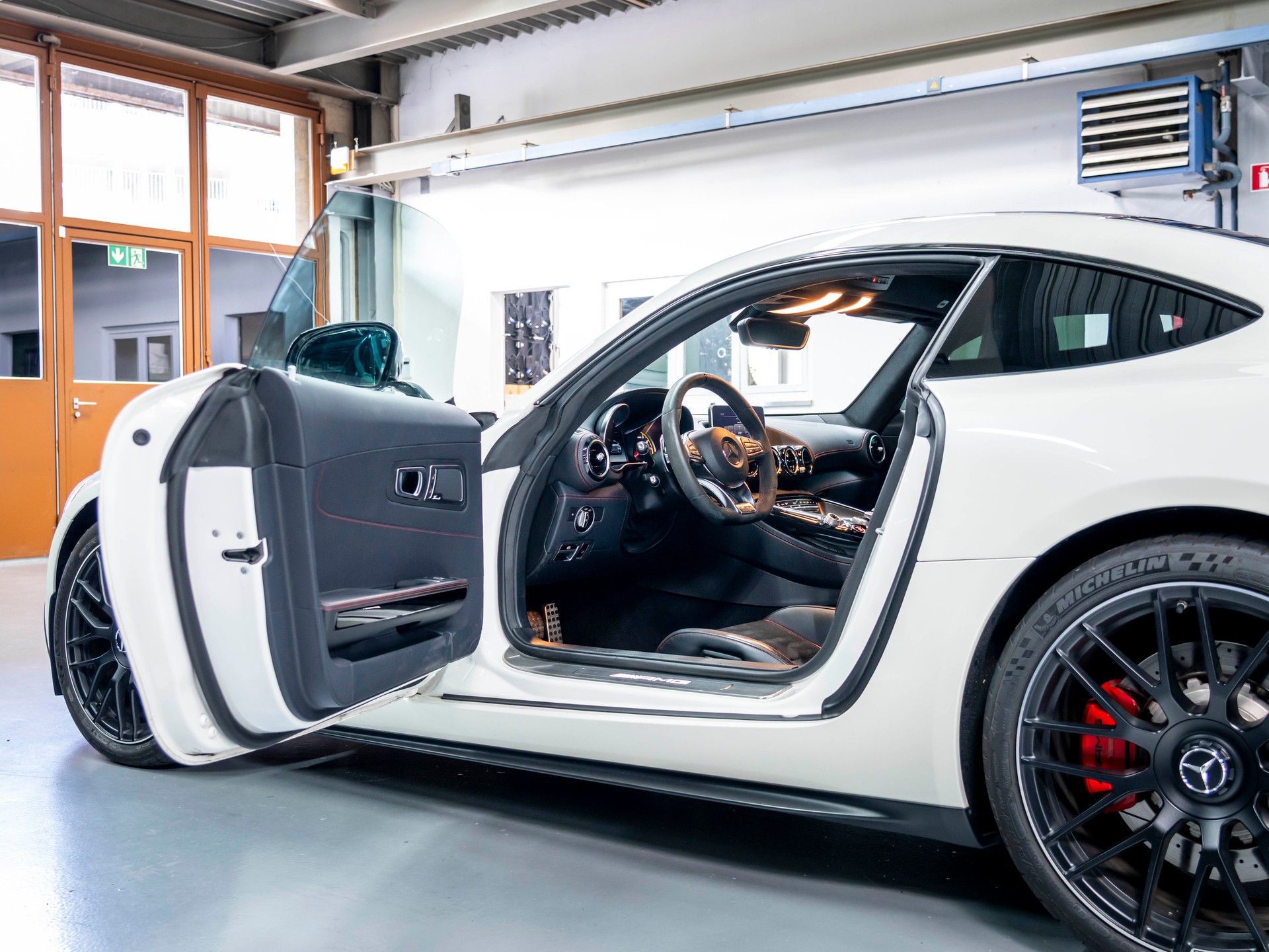 MERCEDES-BENZ AMG GT S Edition 1 Speedshift DCT-image-11