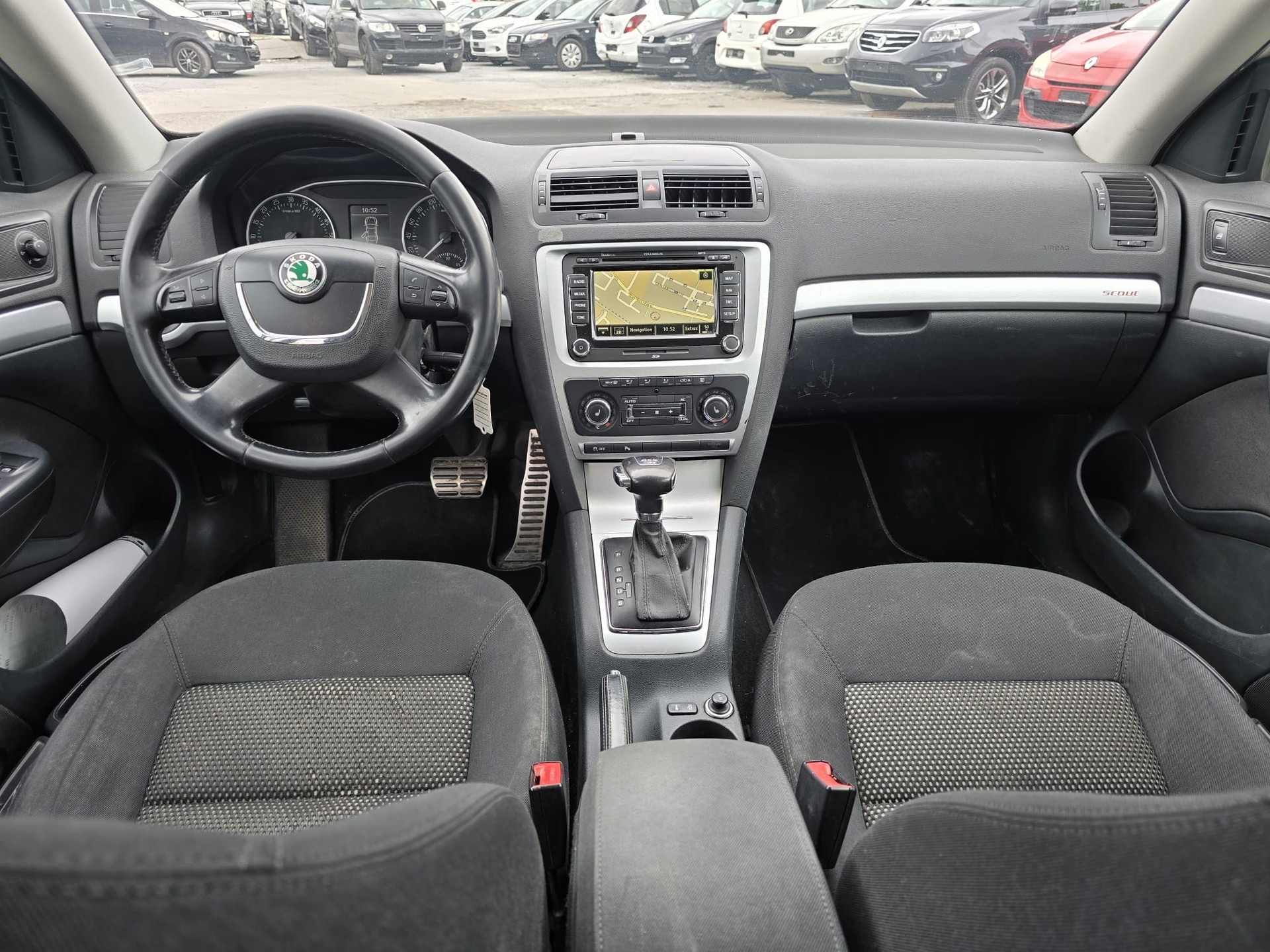SKODA Octavia Combi 2.0 TDI Scout 4x4 DSG-image-12