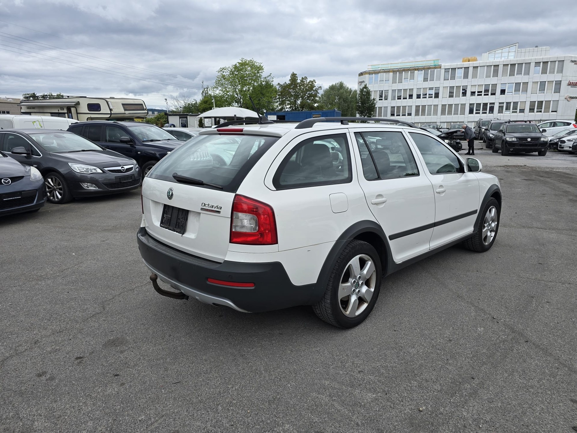SKODA Octavia Combi 2.0 TDI Scout 4x4 DSG-image-5