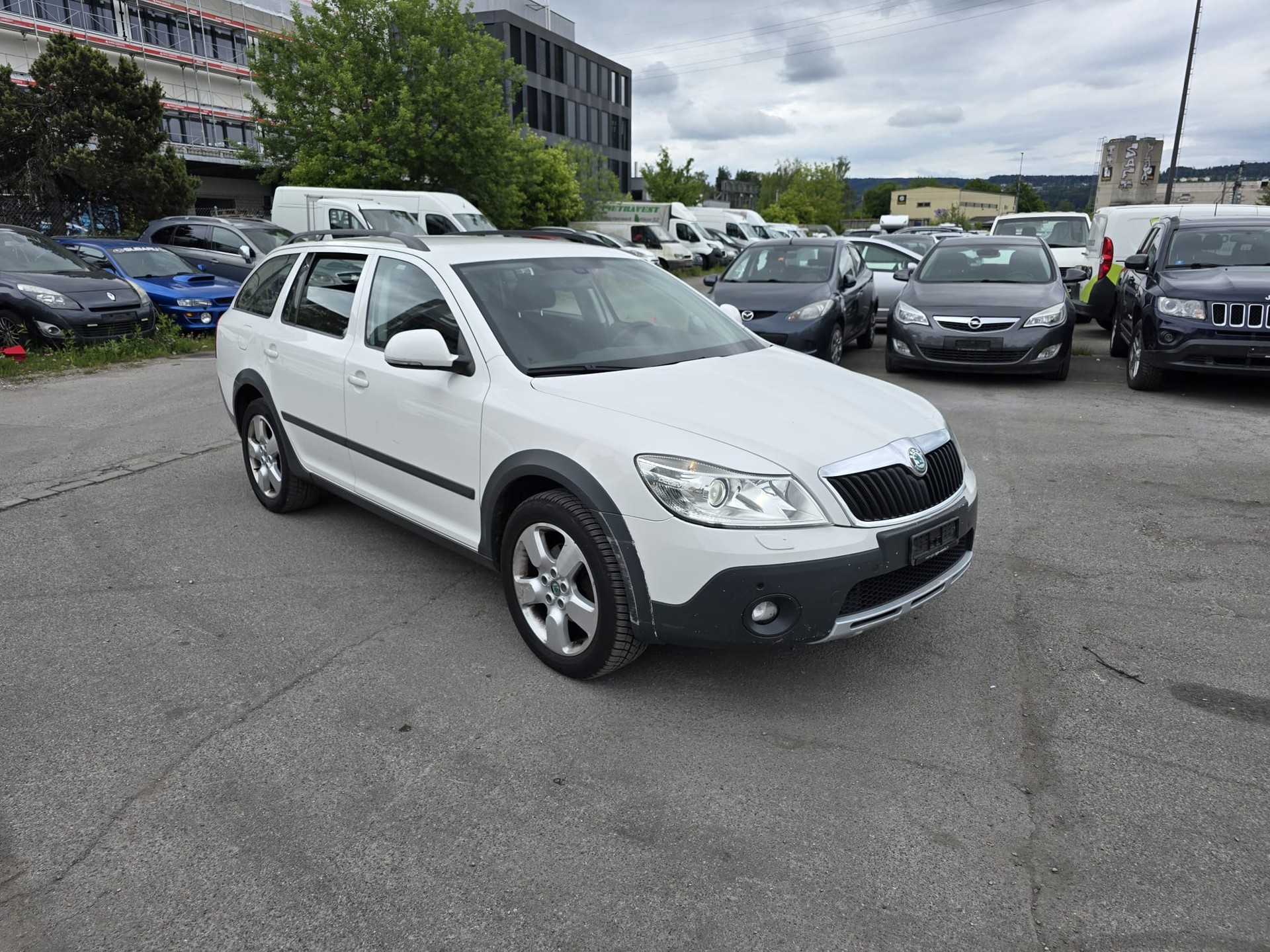 SKODA Octavia Combi 2.0 TDI Scout 4x4 DSG-image-2