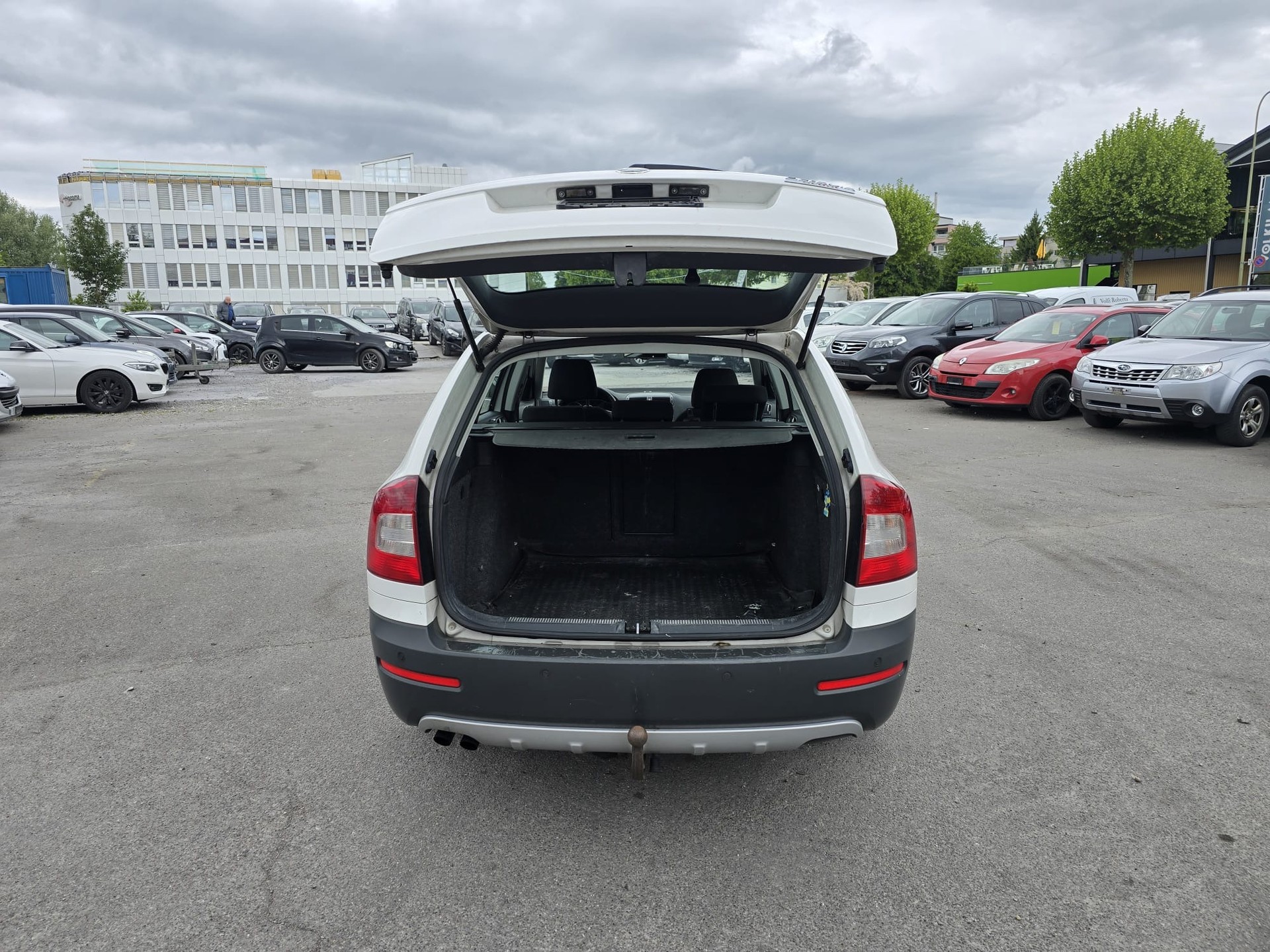 SKODA Octavia Combi 2.0 TDI Scout 4x4 DSG-image-8