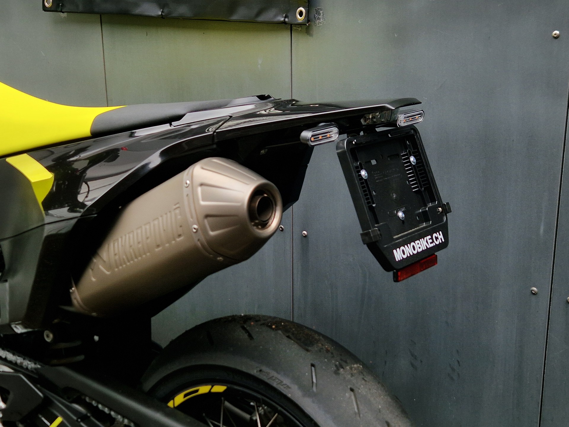 HUSQVARNA 701 Supermoto (35kW)-showroom-element-3