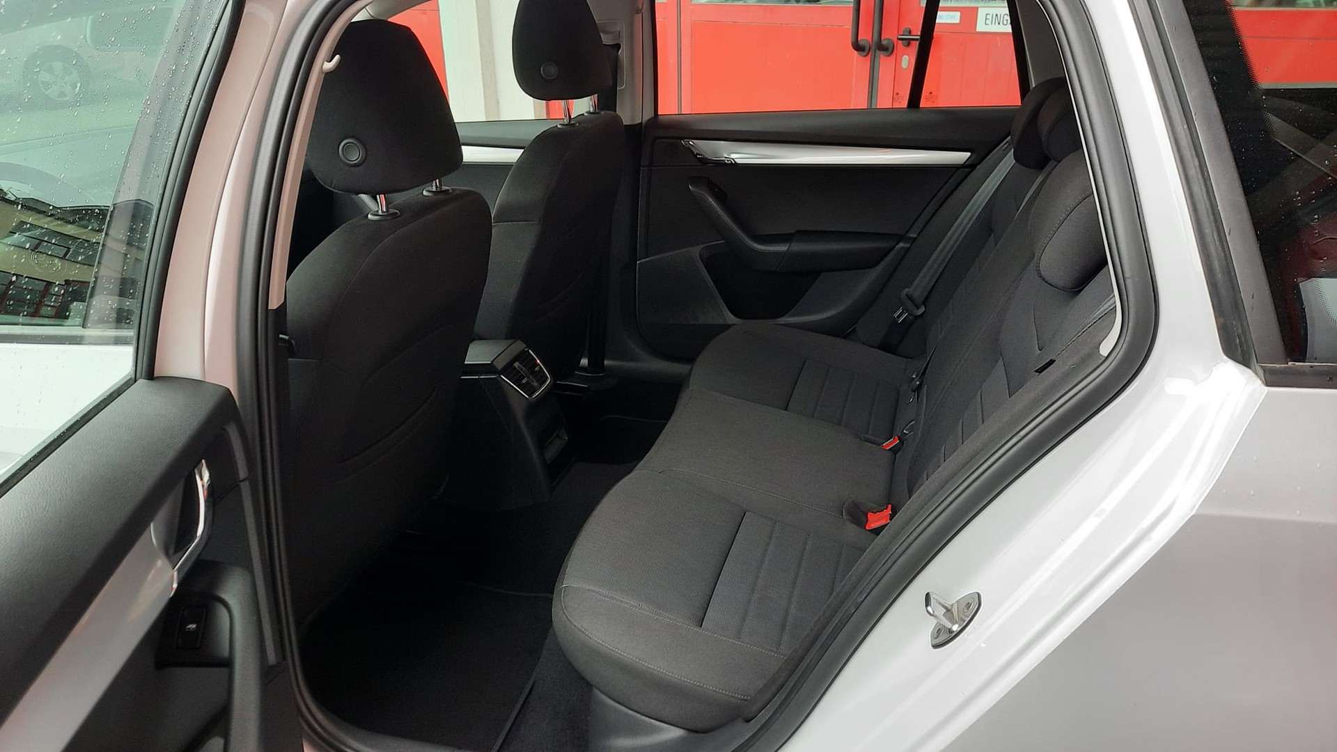SKODA Octavia Combi 1.8 TSI Style 4x4 DSG-image-4