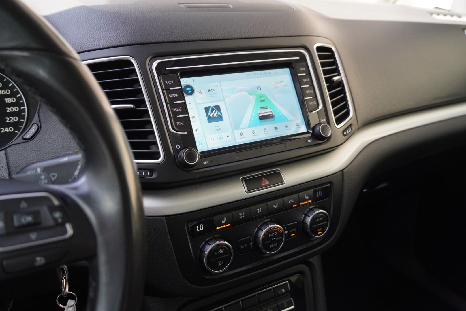 VW Sharan 2.0 TDI BlueMotion Technology Highline DSG-image-15