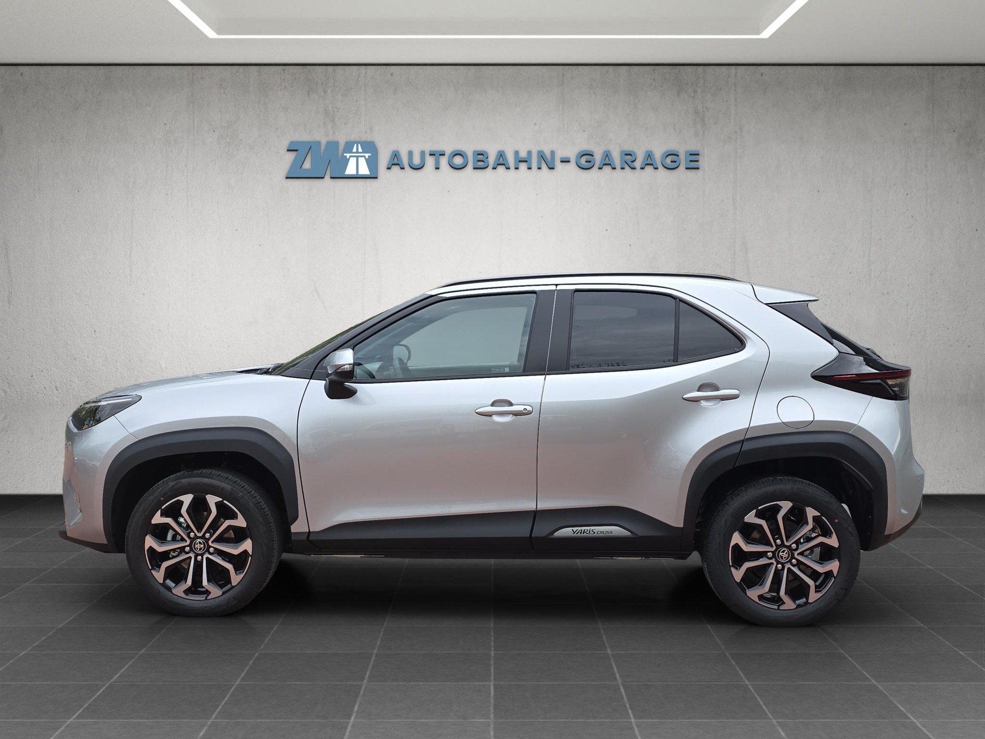 TOYOTA Yaris Cross 1.5 VVT-i HSD Trend AWD-i-image-1