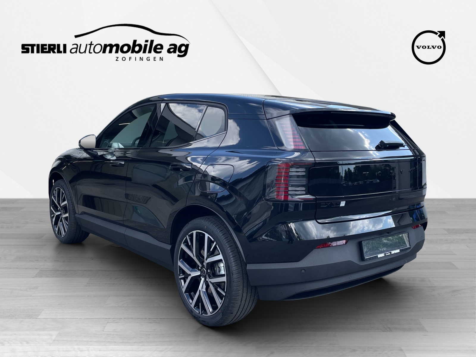 VOLVO EX 30 E60 Plus Swiss Black Edition-image-6