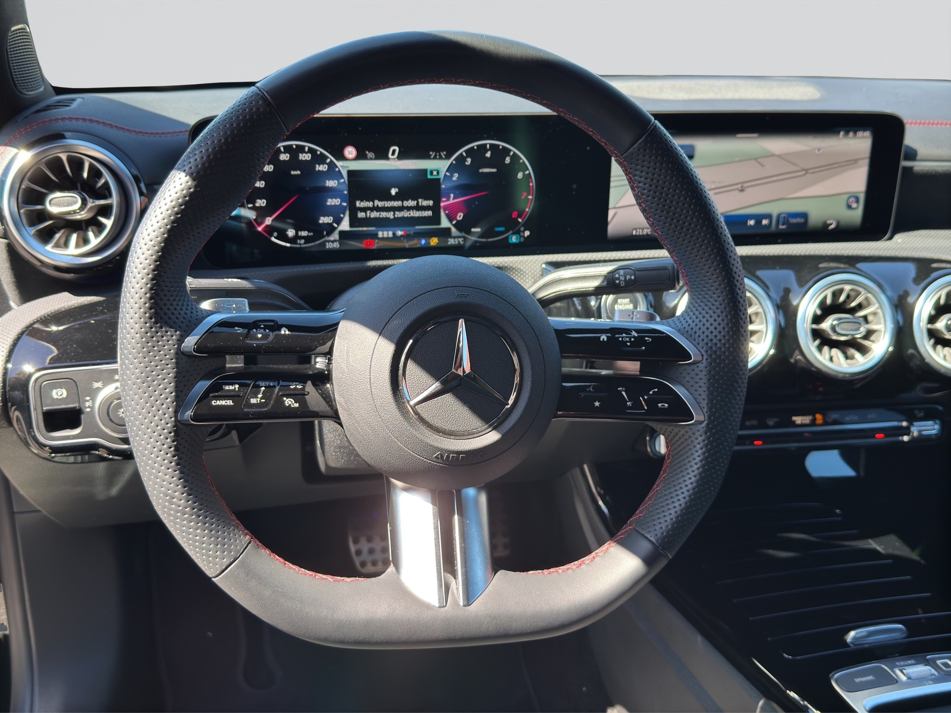 MERCEDES-BENZ CLA 200 AMG Night 7G-DCT-image-9