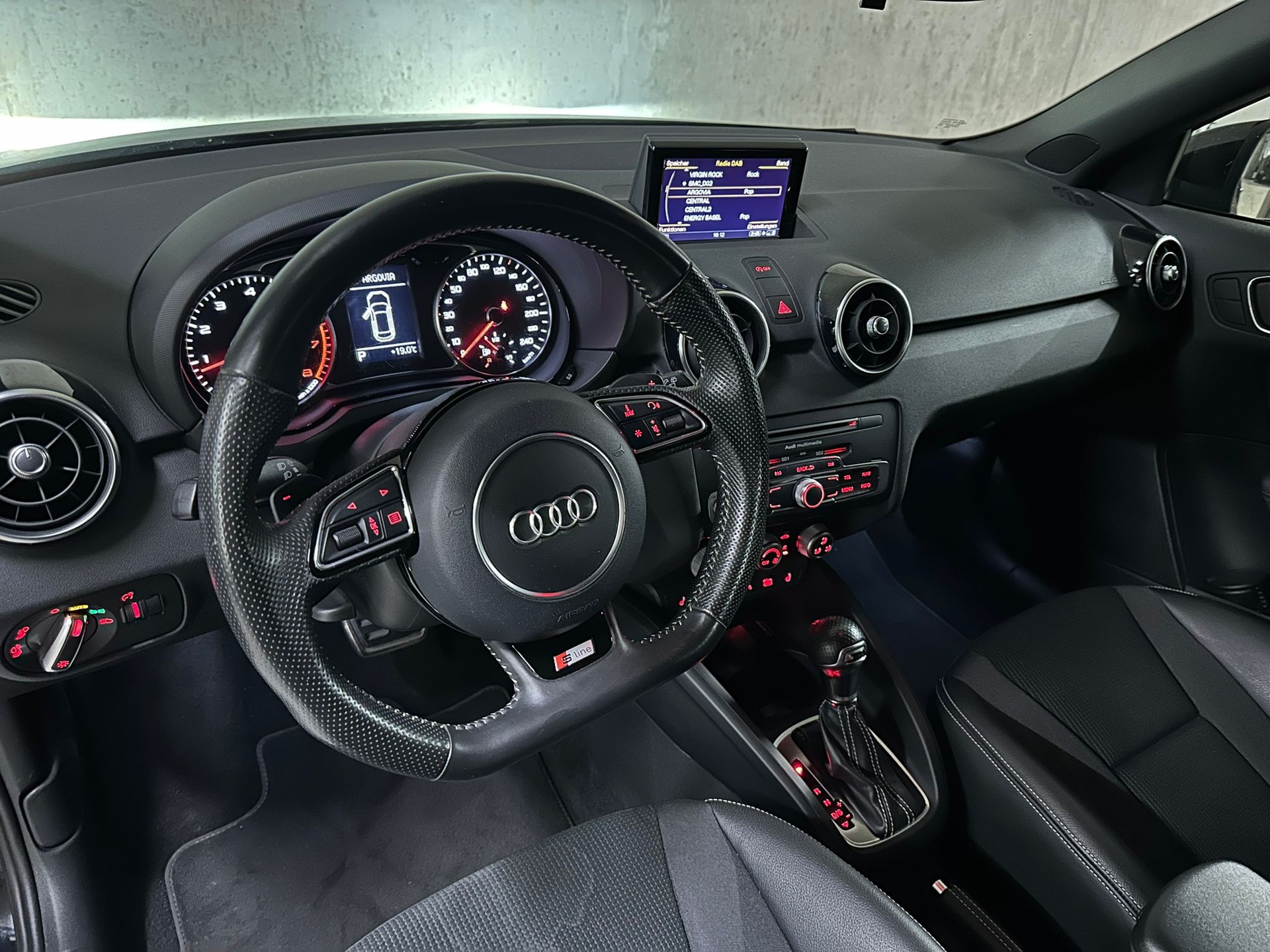 AUDI A1 Sportback 1.4 TFSI S-tronic-image-5