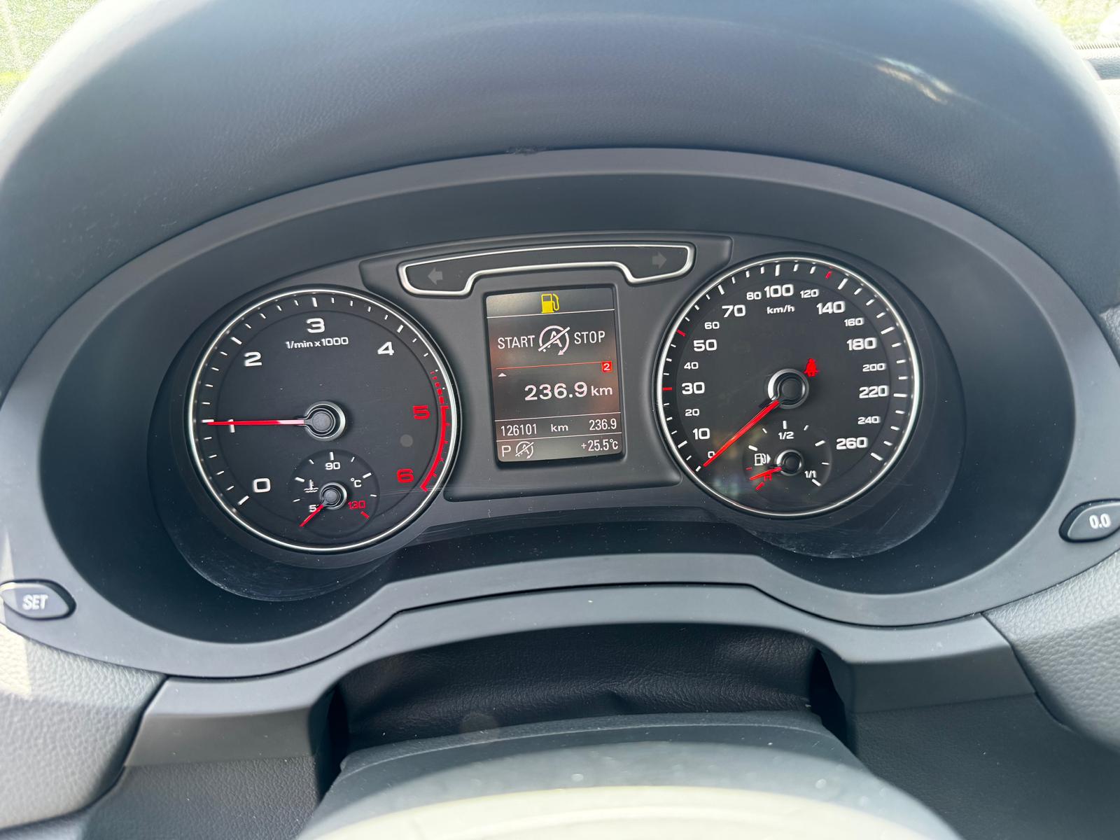 AUDI Q3 2.0 TDI quattro S-tronic-image-12
