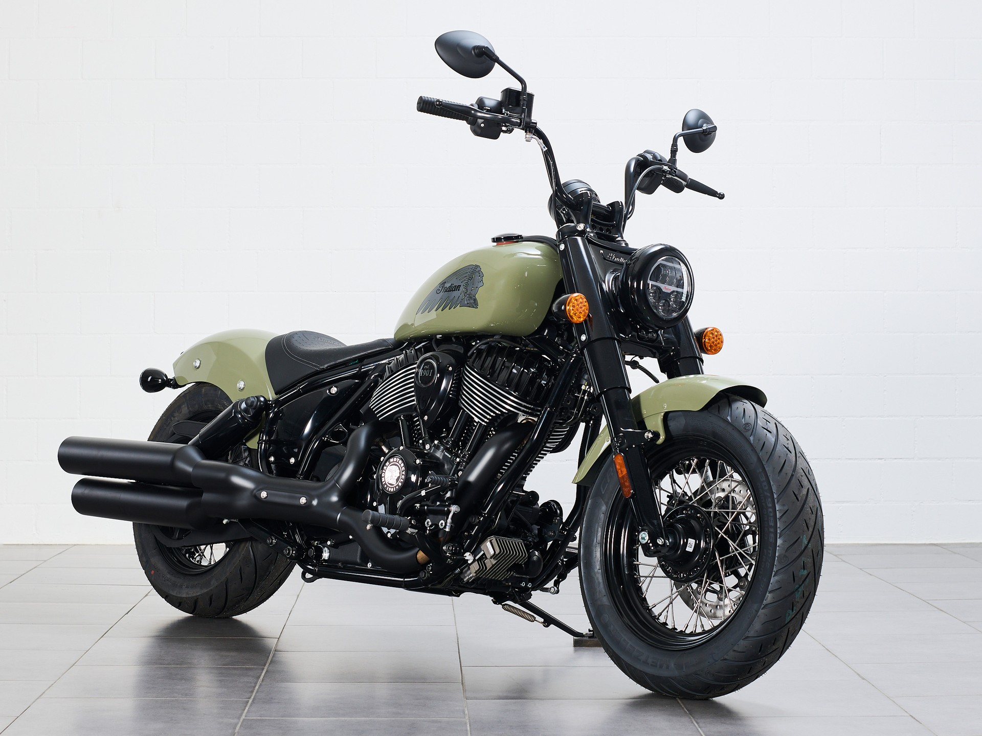INDIAN Chief Bobber Dark Horse-showroom-element-1