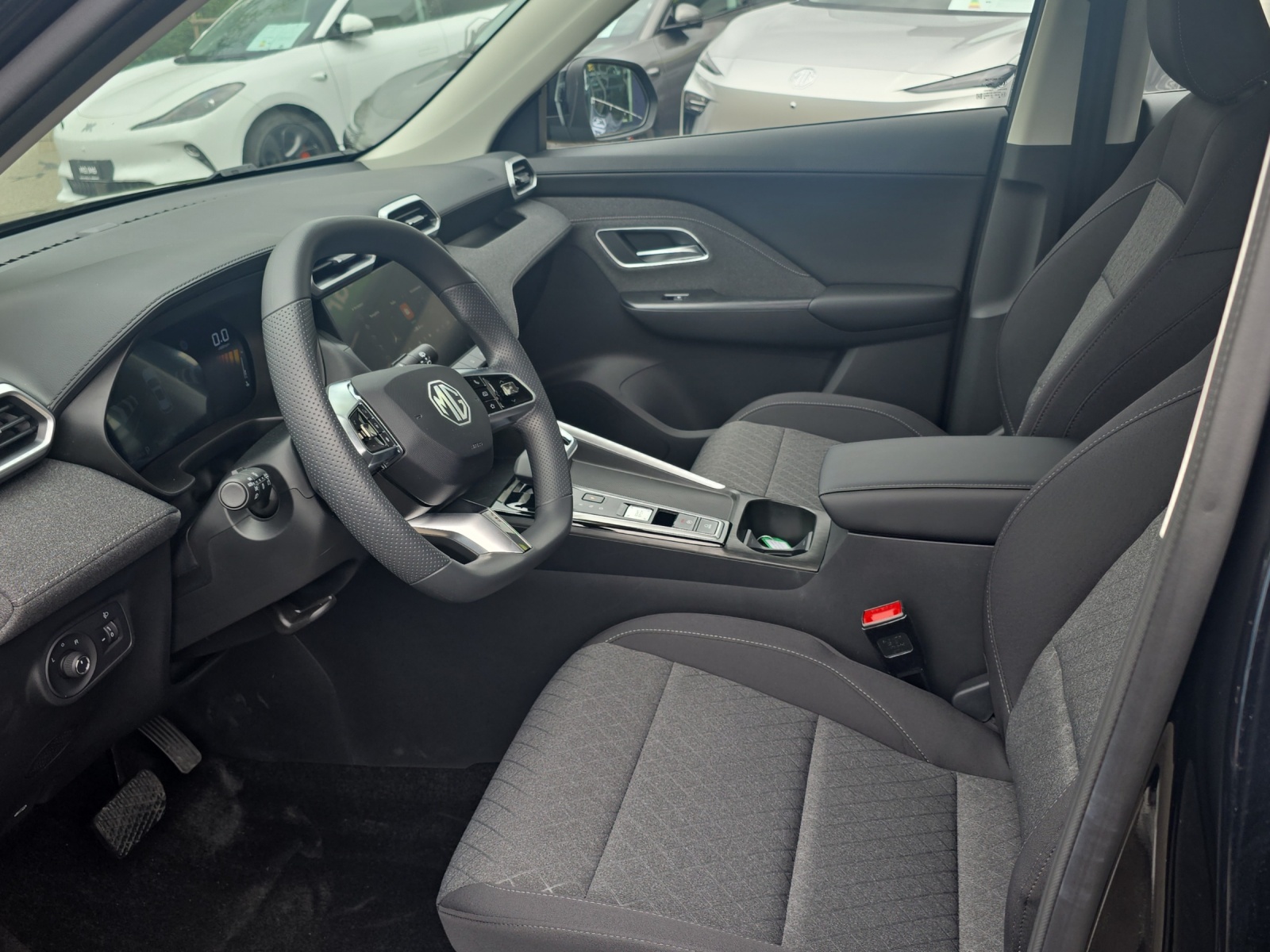 MG ZS 1.5 Hybrid+ Standard-image-3