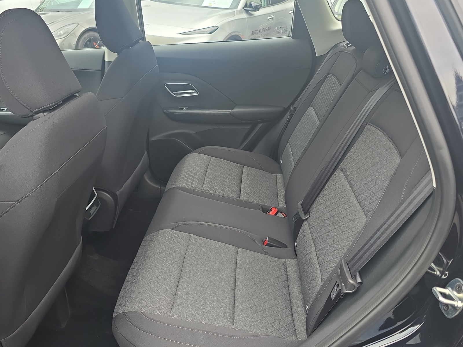 MG ZS 1.5 Hybrid+ Standard-image-4