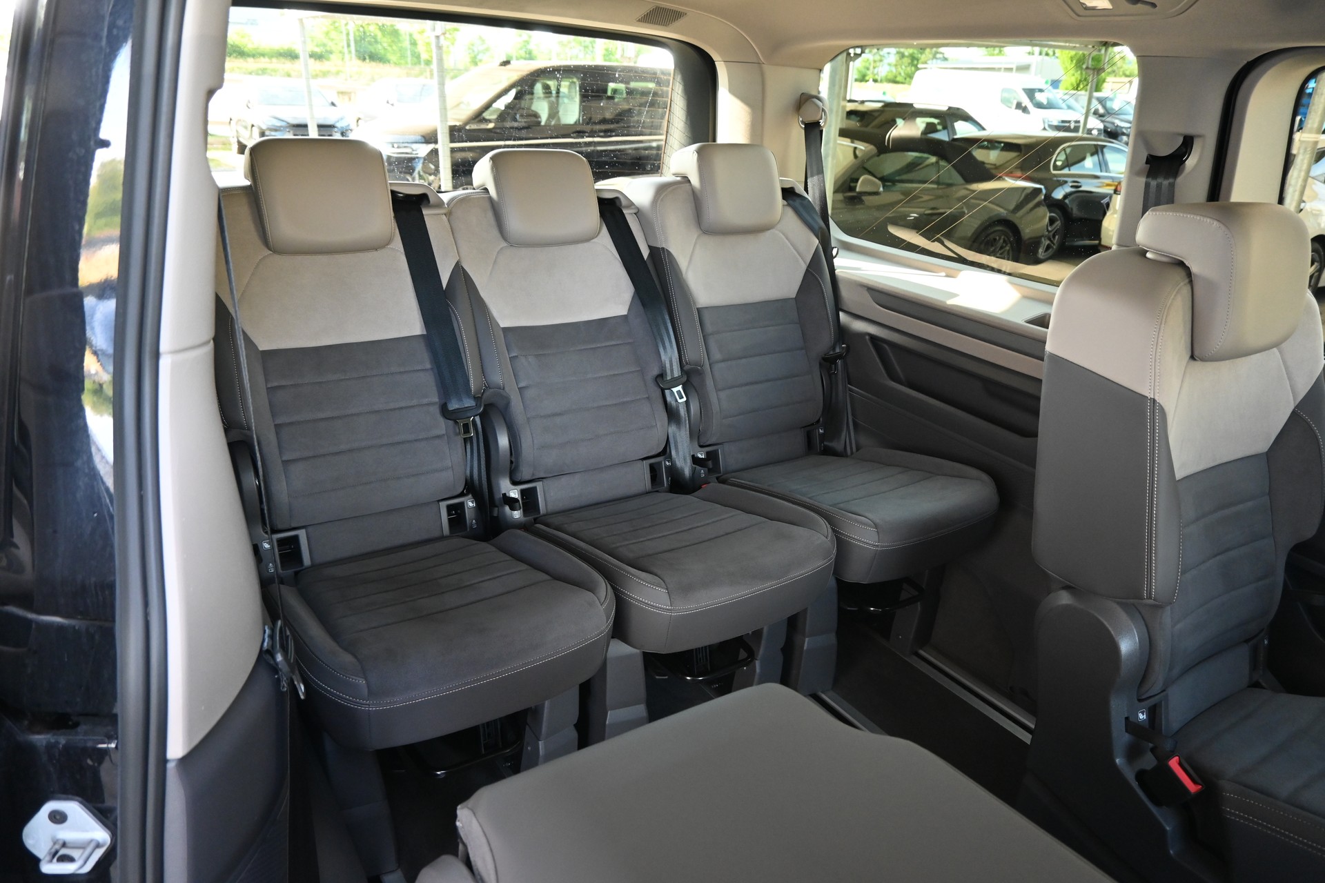 VW Multivan 2.0 TDI Style DSG Lang 7-Plätzer + AHK 2000kg-image-17