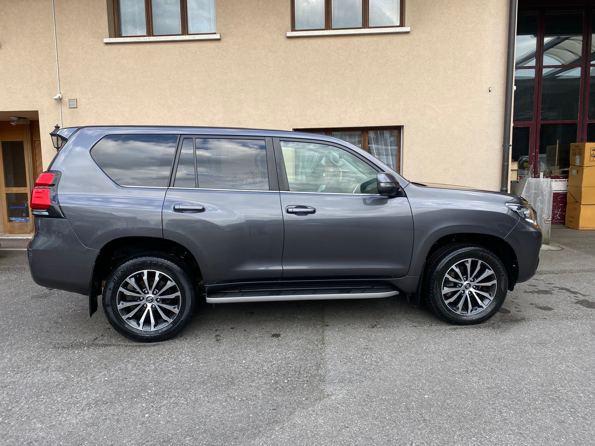 TOYOTA Land Cruiser 2.8TD Style Automatic-image-11