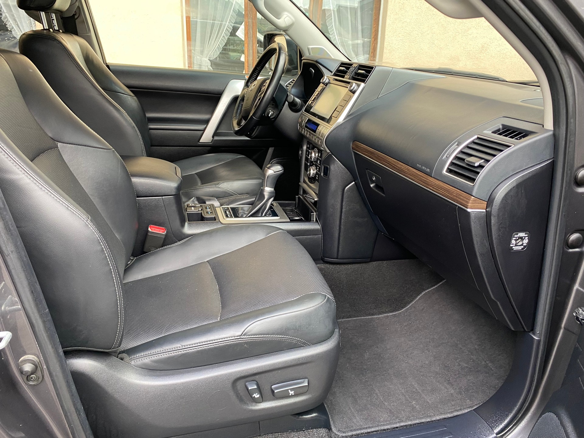 TOYOTA Land Cruiser 2.8TD Style Automatic-image-7