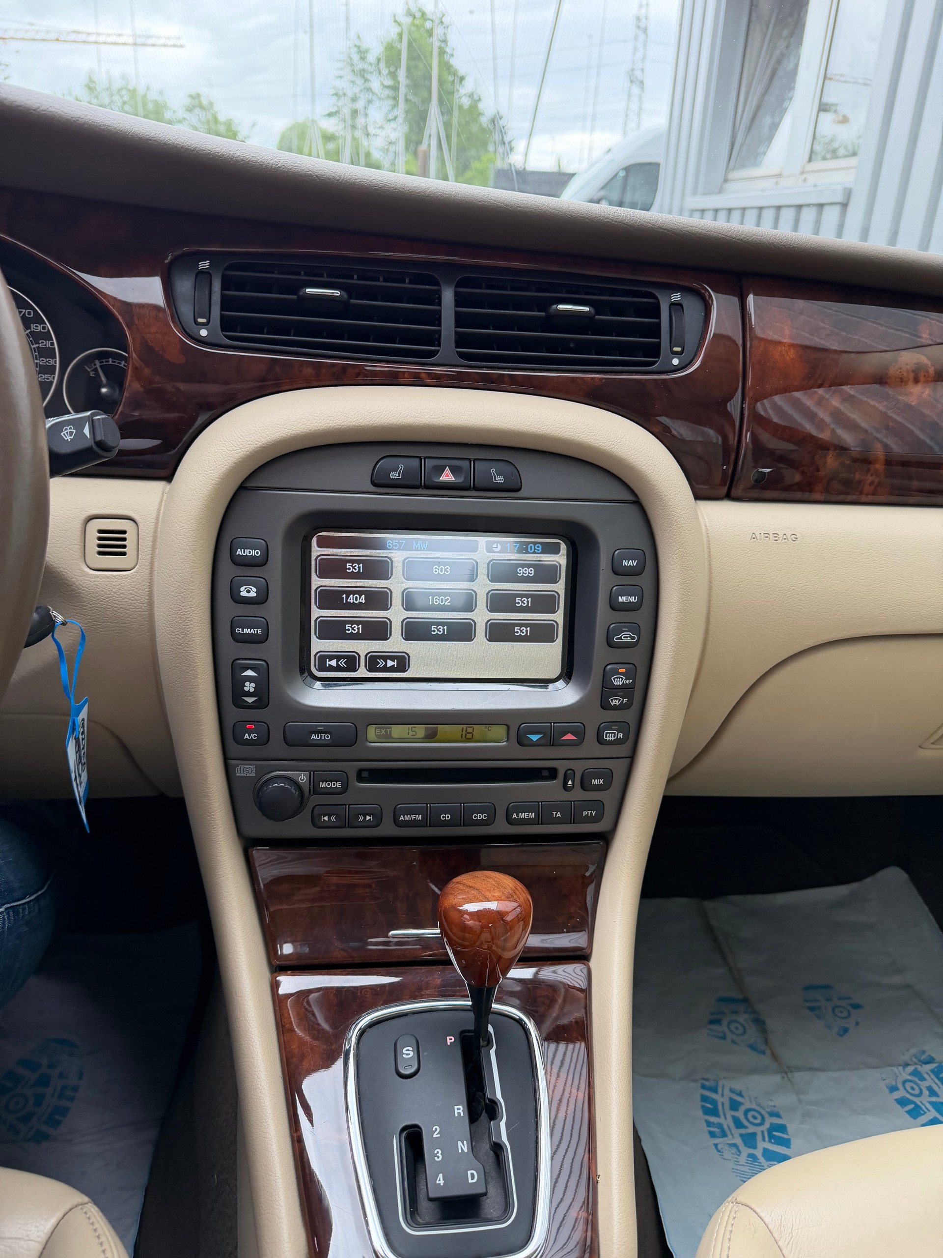 JAGUAR X-Type 3.0 V6 Traction4 Sovereign Anniv. Pack Aut.-image-13
