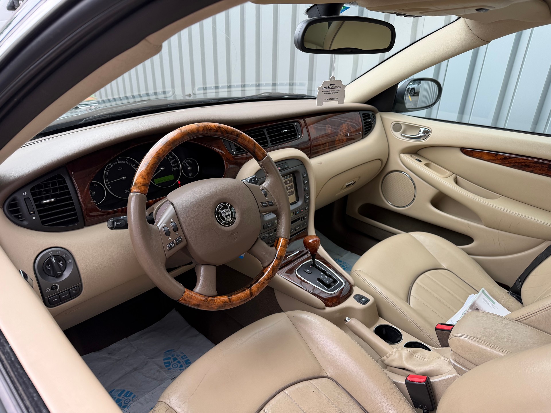 JAGUAR X-Type 3.0 V6 Traction4 Sovereign Anniv. Pack Aut.-image-8