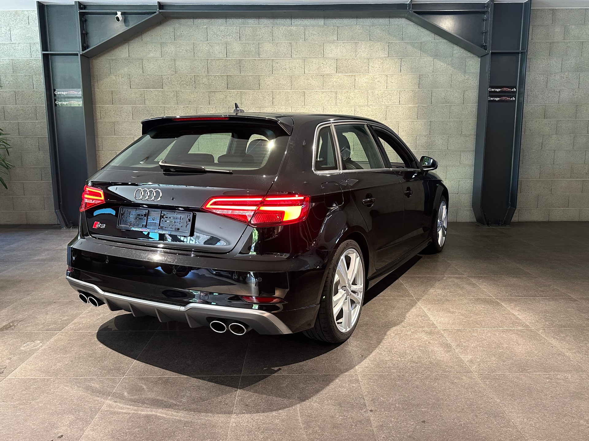 AUDI S3 SportBack 2.0 TFSI quattro-image-4