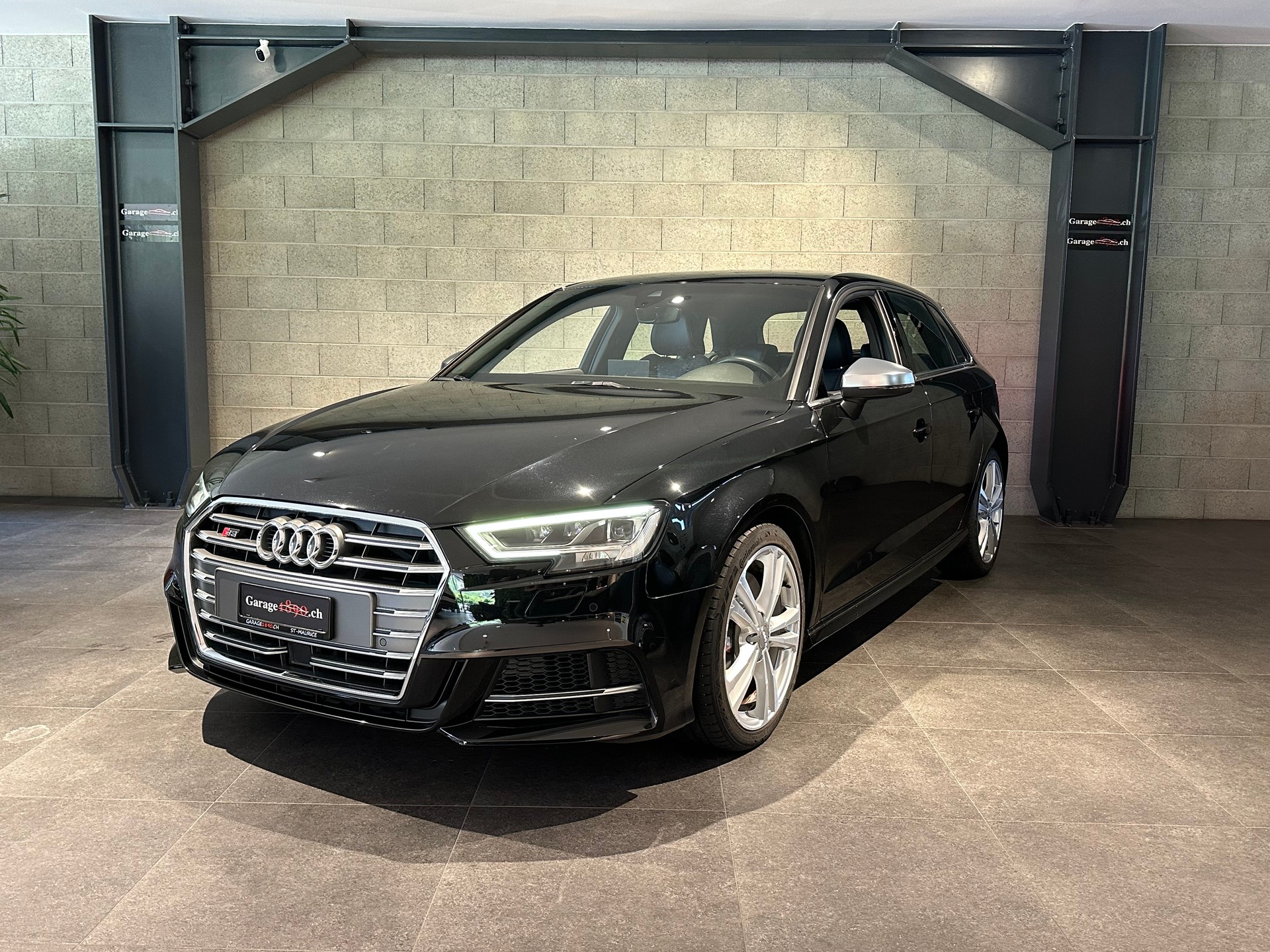AUDI S3 SportBack 2.0 TFSI quattro-image-1