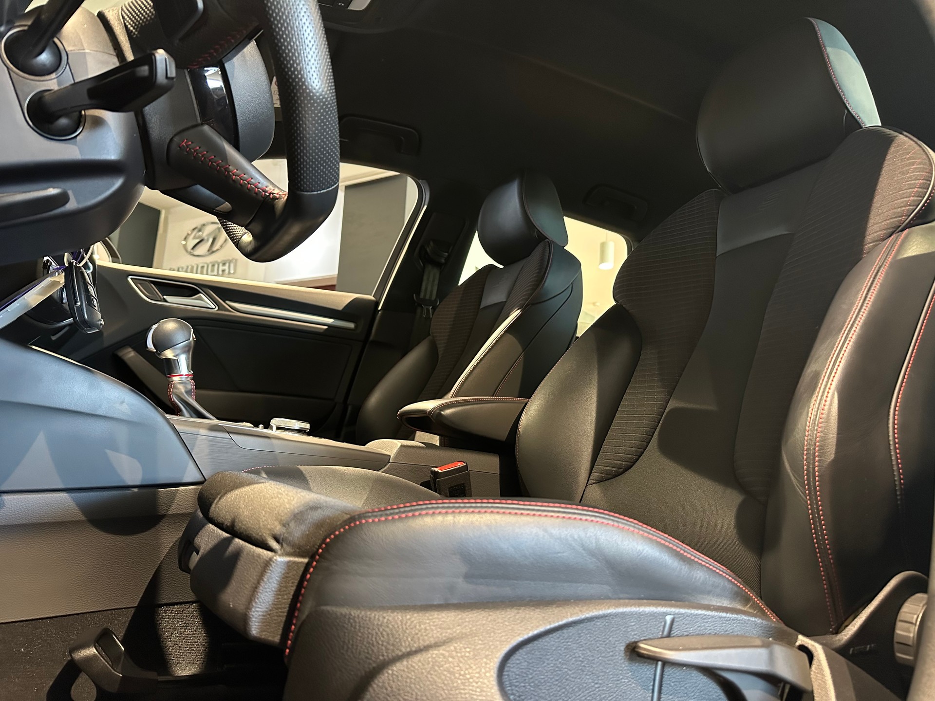 AUDI S3 SportBack 2.0 TFSI quattro-image-8