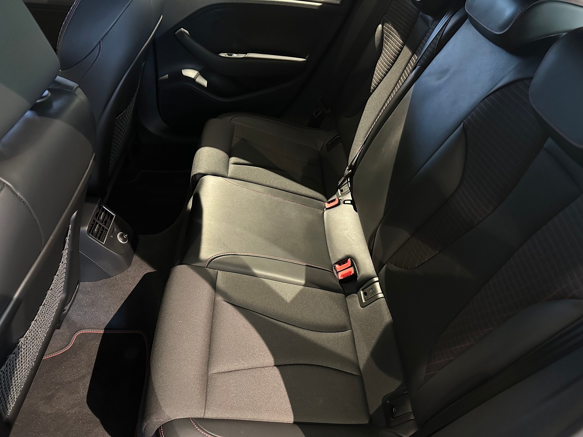 AUDI S3 SportBack 2.0 TFSI quattro-image-11