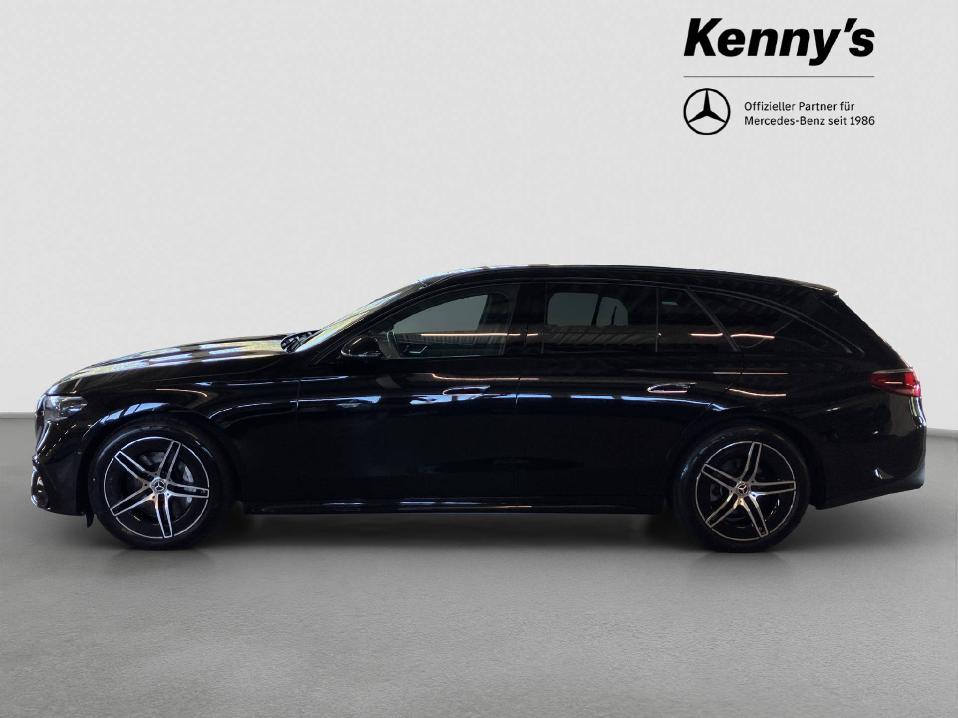 MERCEDES-BENZ E 200 AMG Line 4MATIC Kombi-showroom-element-2