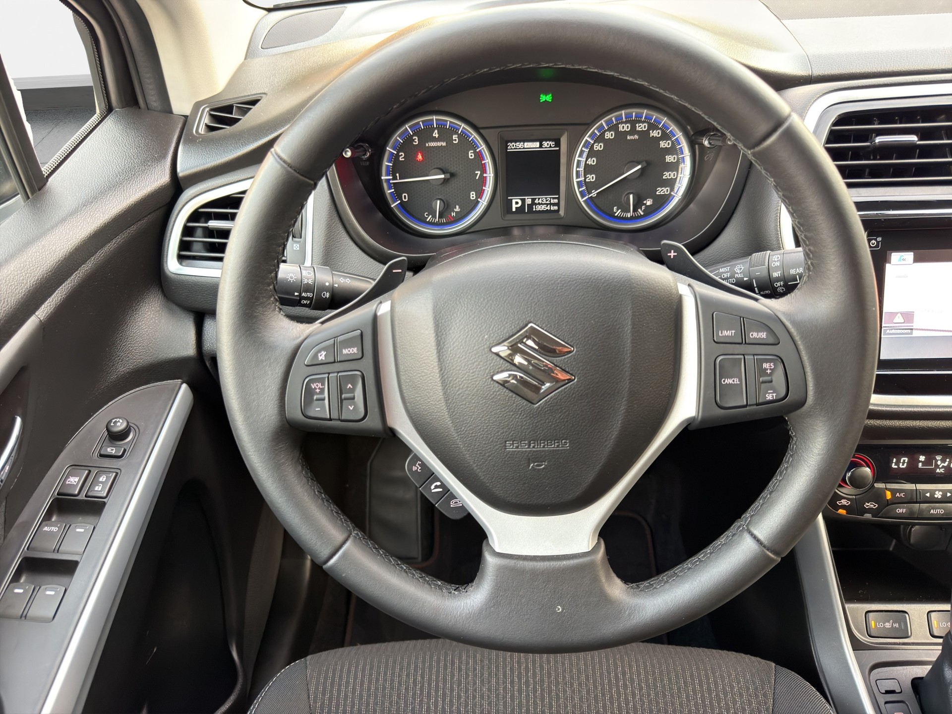 SUZUKI SX4 S-Cross 1.4 16V Piz Sulai Swiss Edition 4WD Automatic*TOP ZUSTAND*TOP AUSSTATTUNG*NUR 20000 KM*-image-13