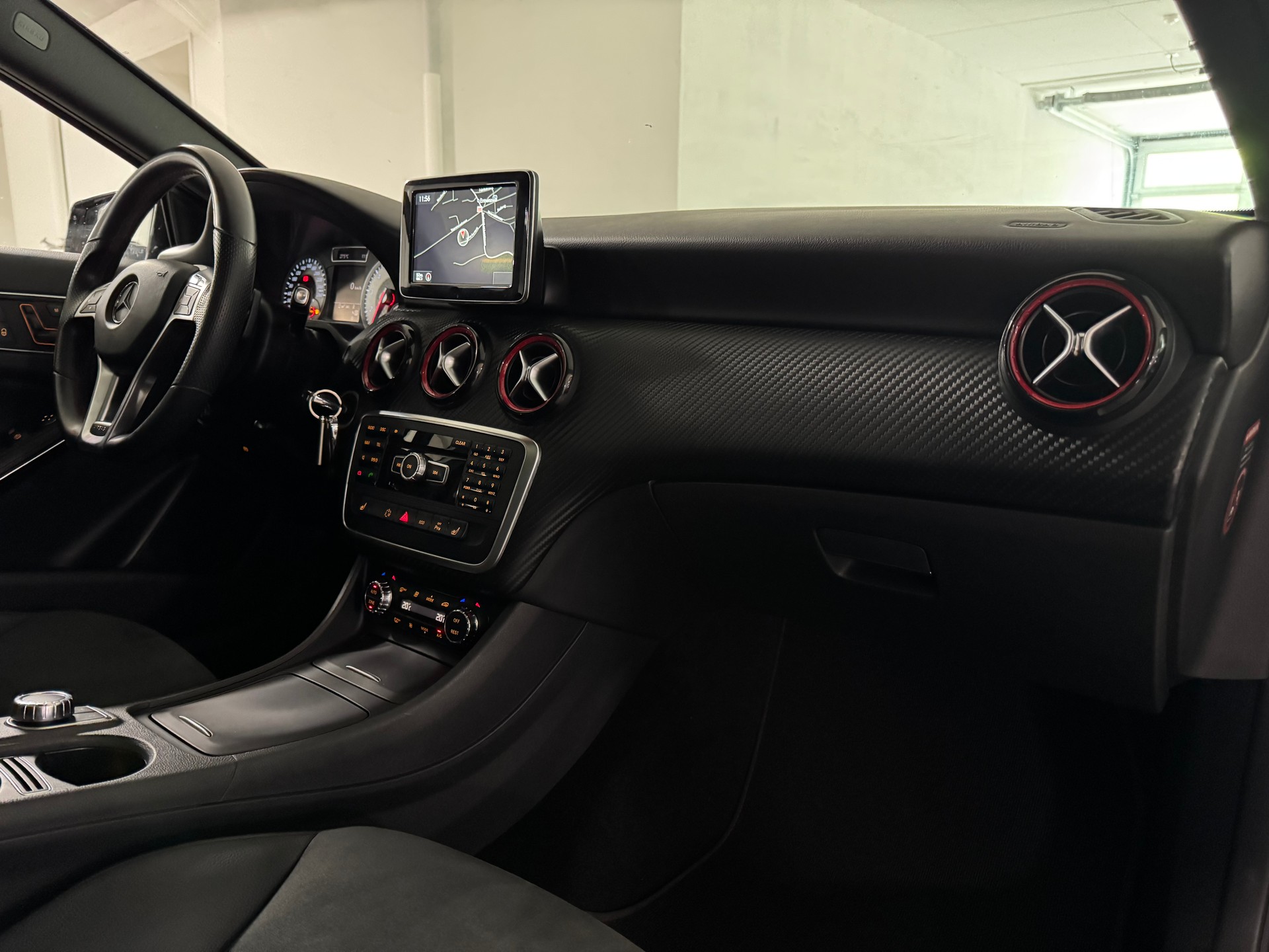 MERCEDES-BENZ A 250 Sport 7G-DCT AMG-Line-image-10