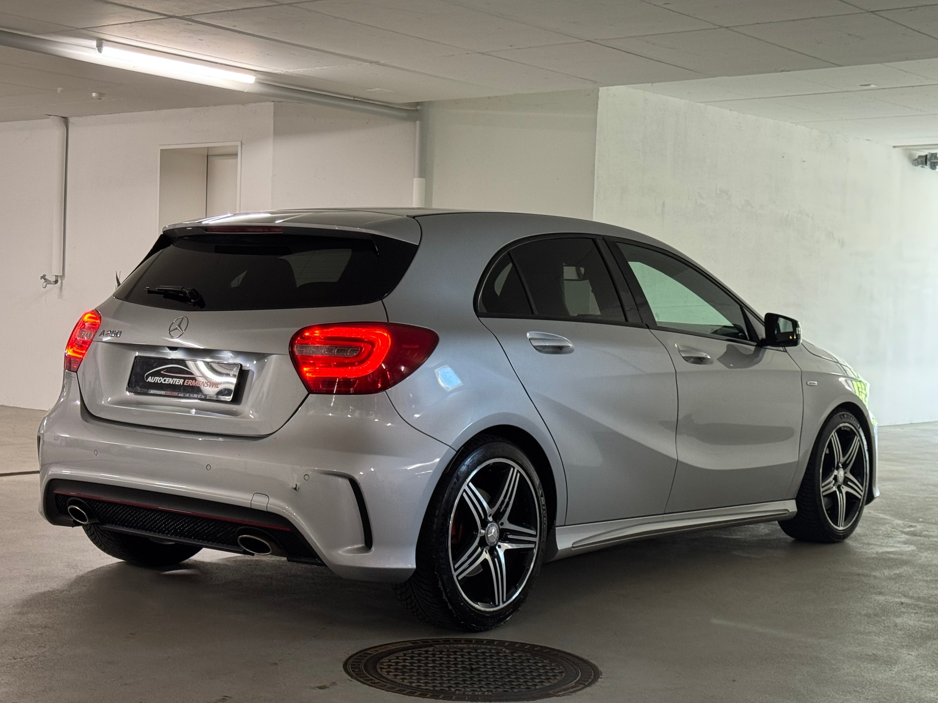 MERCEDES-BENZ A 250 Sport 7G-DCT AMG-Line-image-6