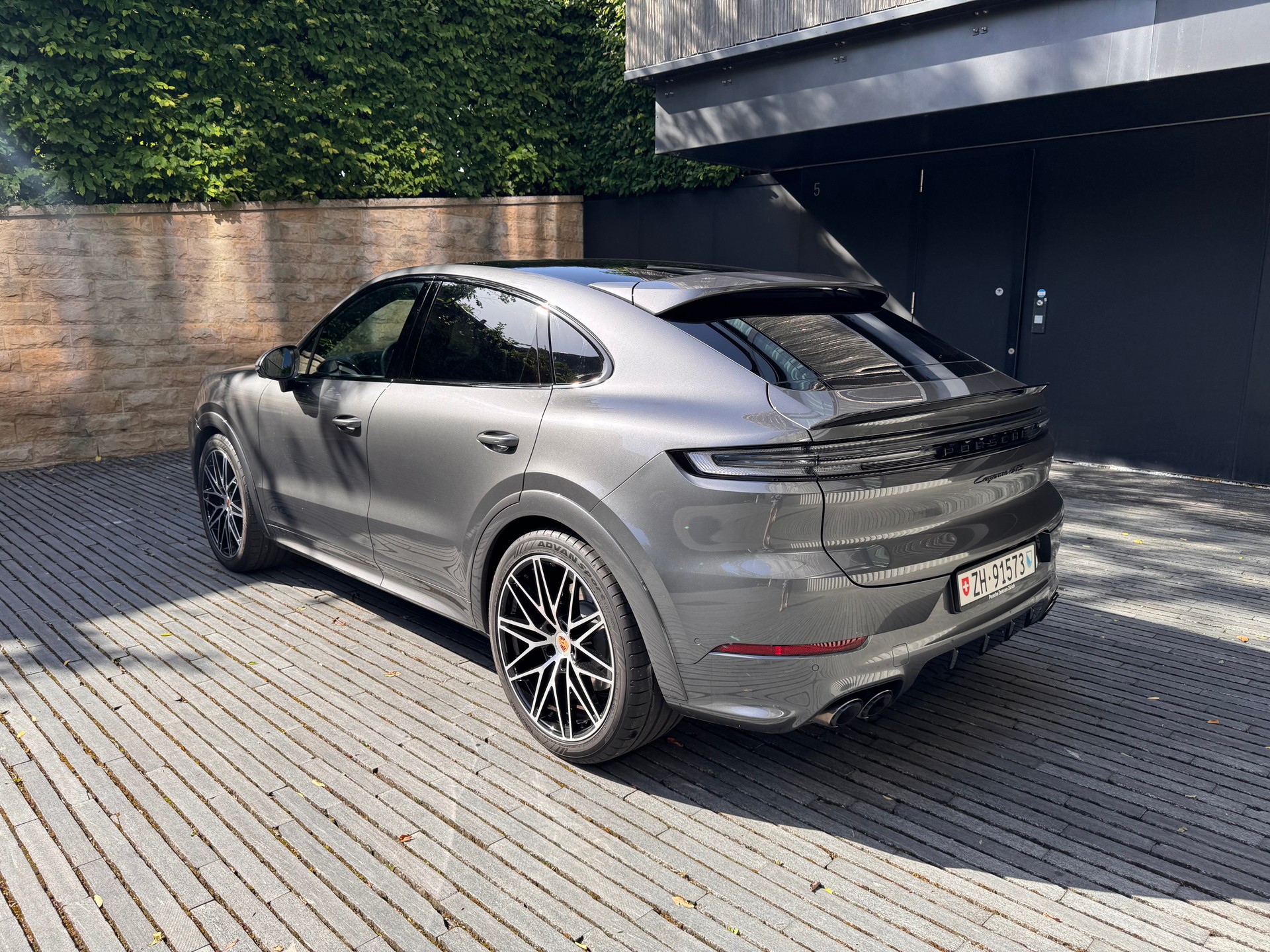 PORSCHE Cayenne Coupé GTS 4.0 V8-image-1