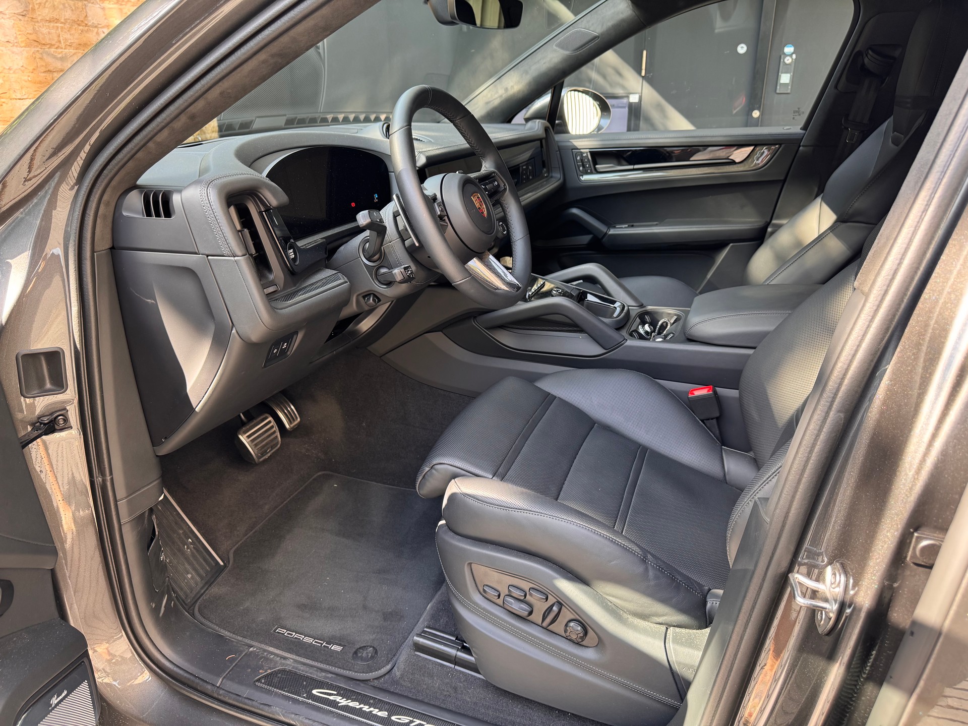 PORSCHE Cayenne Coupé GTS 4.0 V8-image-6