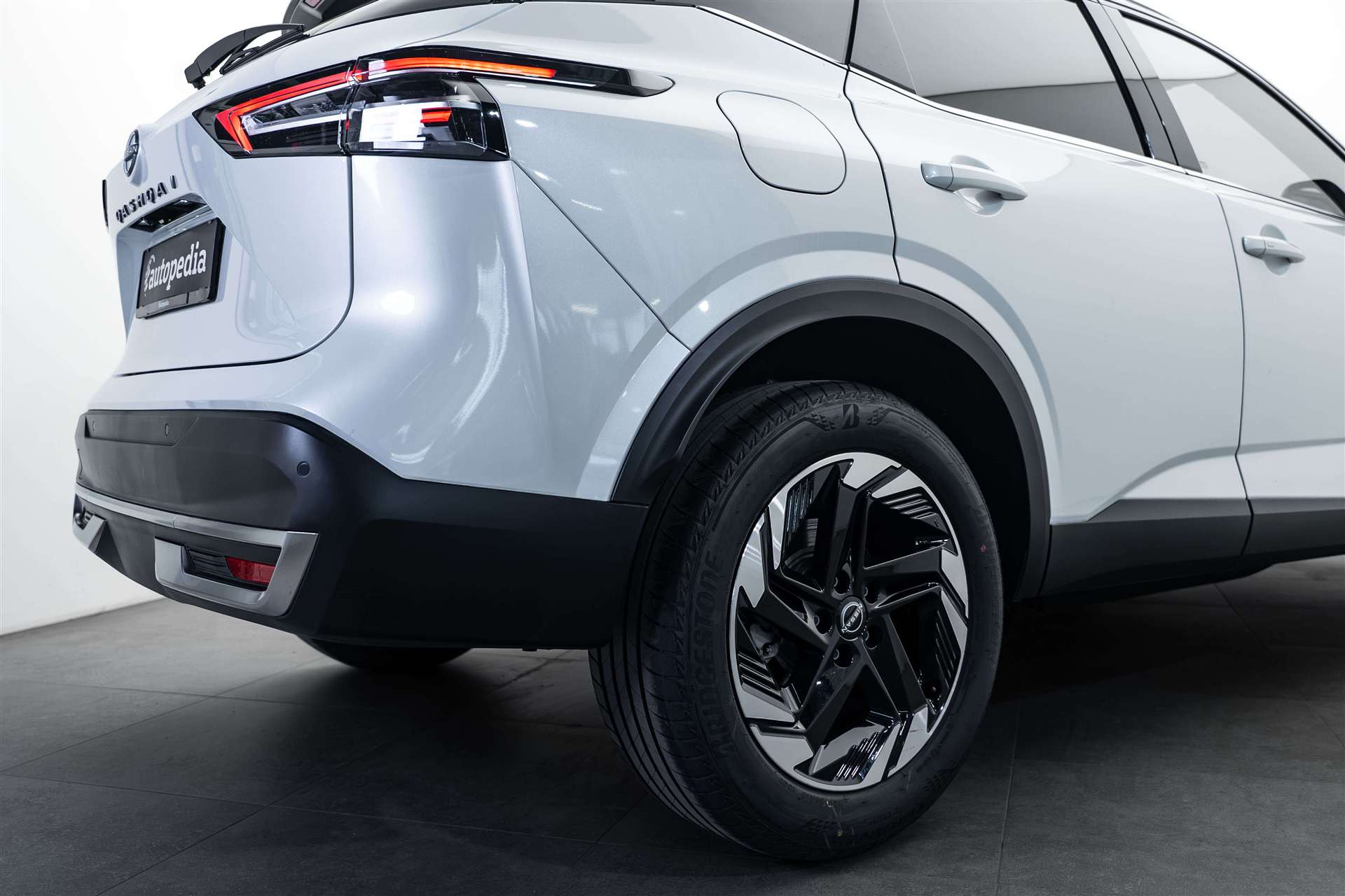NISSAN Qashqai 1.3 DIG-T MHEV N-Connecta Xtronic-Automat-showroom-element-3