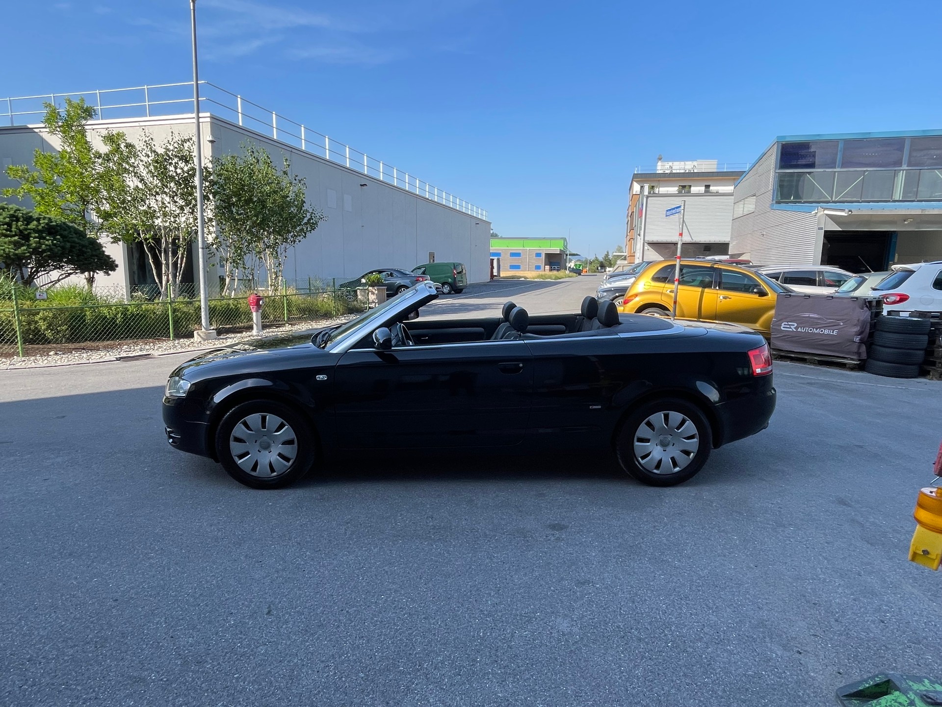 AUDI A4 Cabriolet 2.0T FSI-image-9