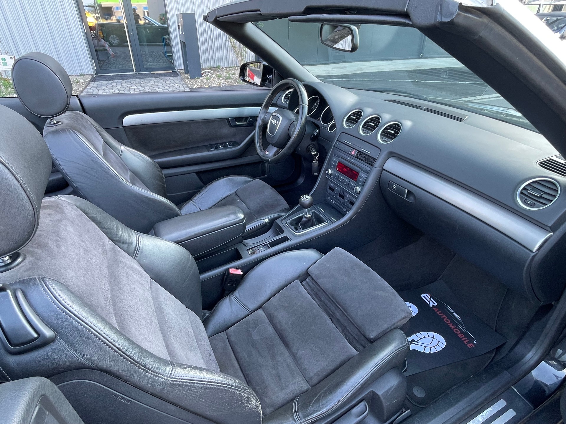 AUDI A4 Cabriolet 2.0T FSI-image-13