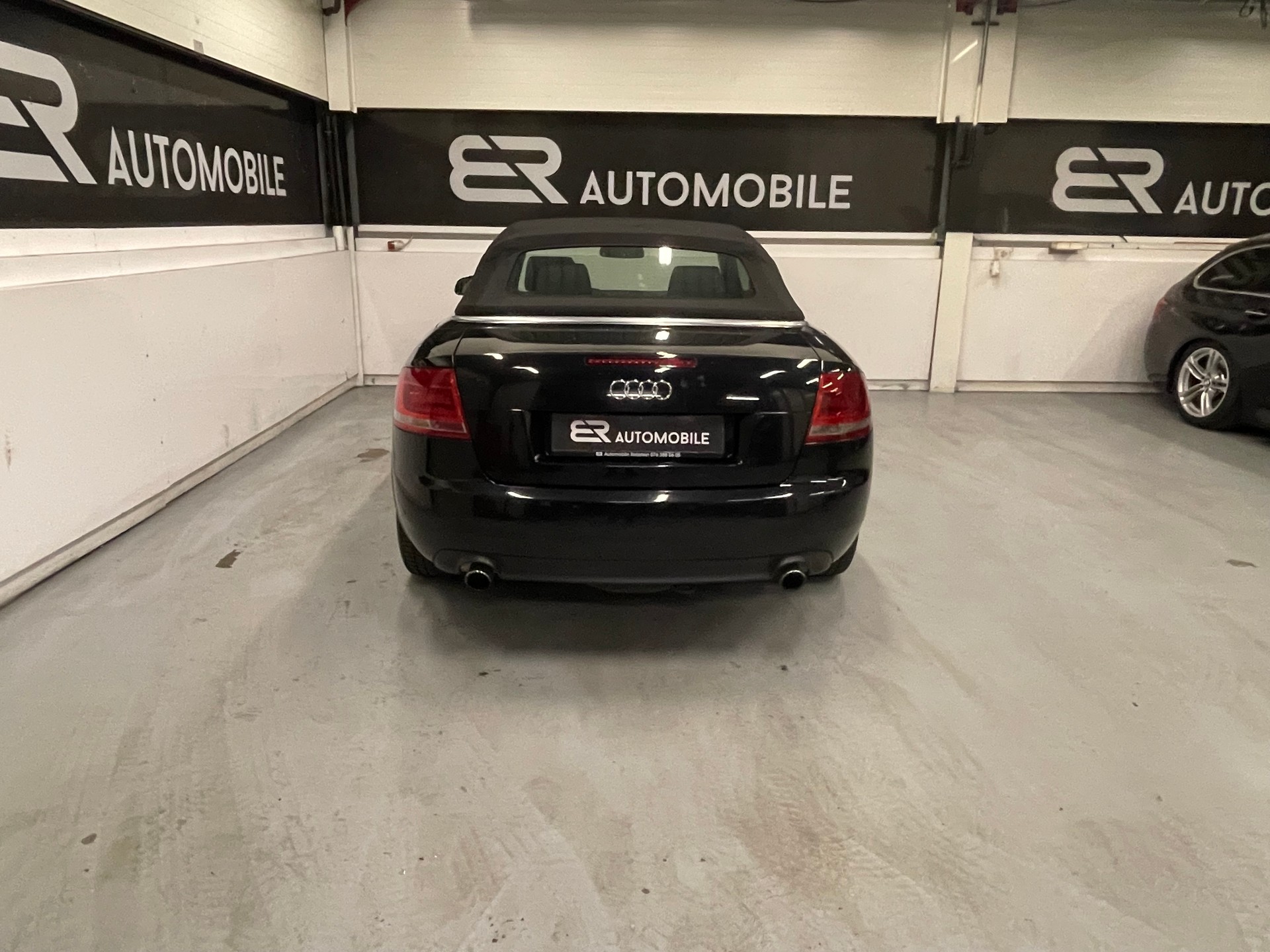 AUDI A4 Cabriolet 2.0T FSI-image-3