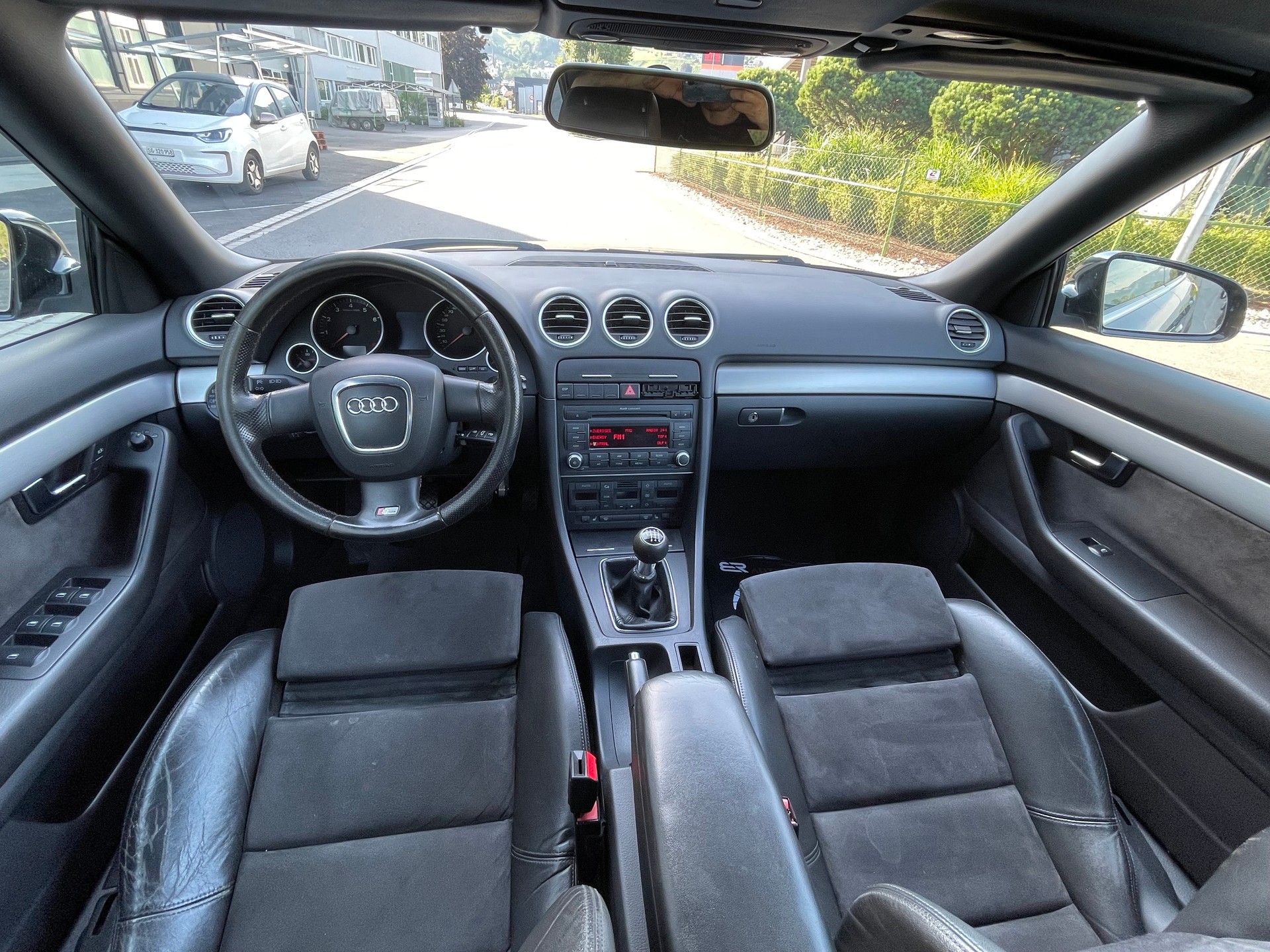AUDI A4 Cabriolet 2.0T FSI-image-11