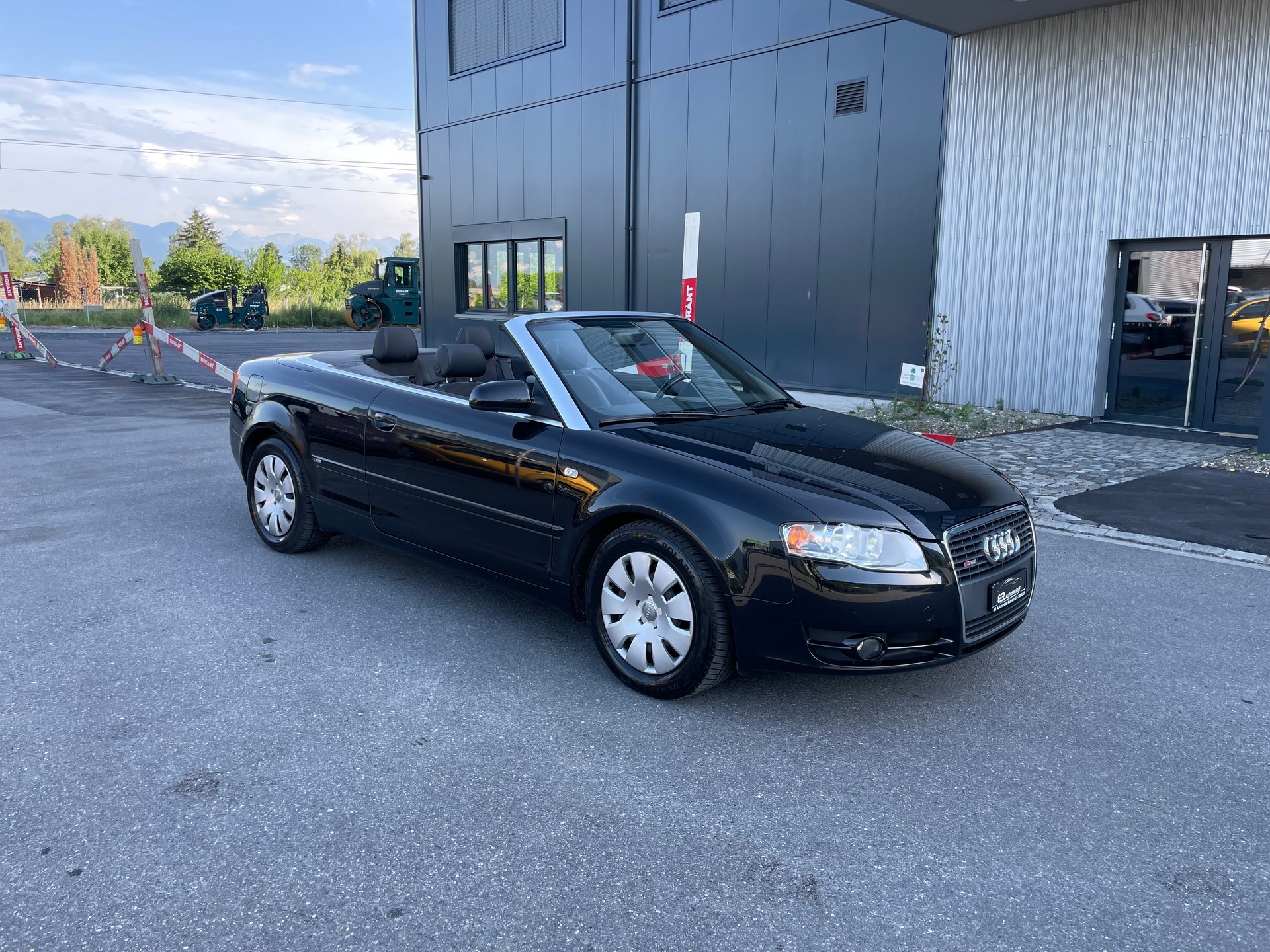 AUDI A4 Cabriolet 2.0T FSI-image-2