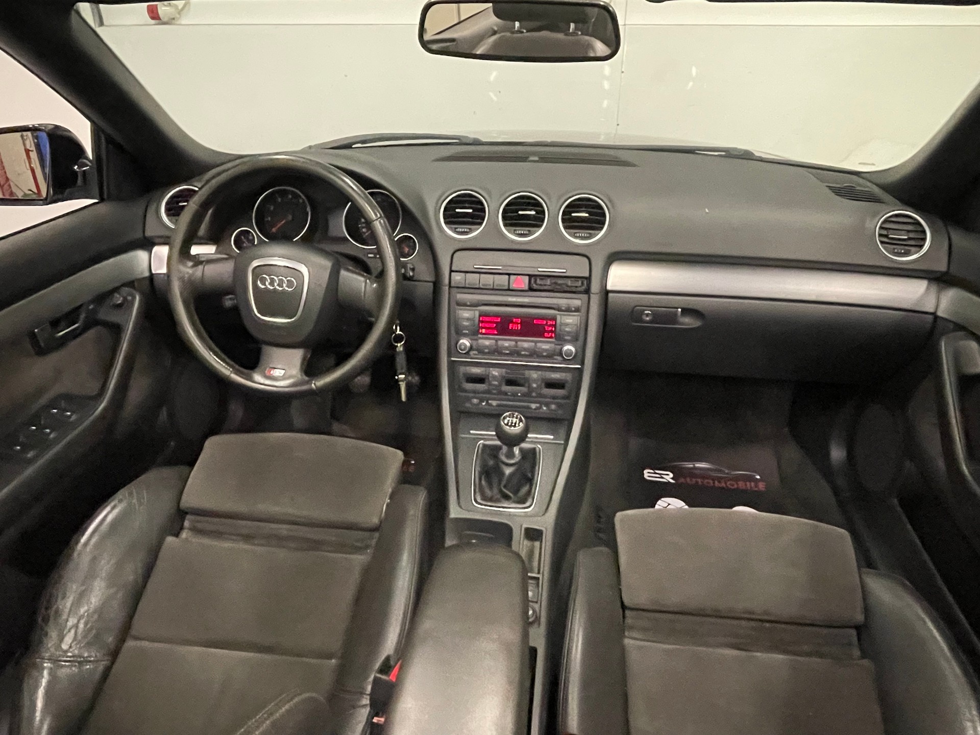 AUDI A4 Cabriolet 2.0T FSI-image-9