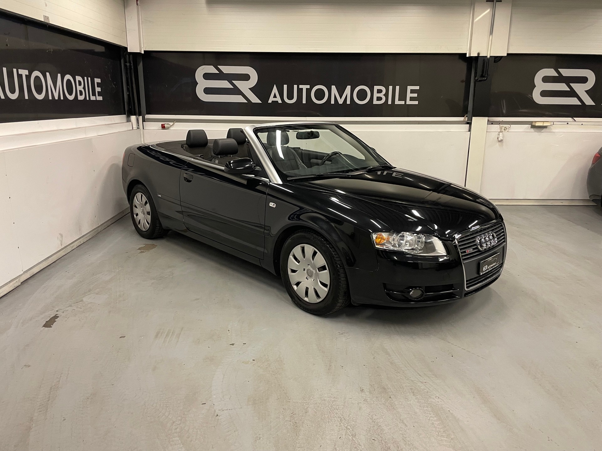 AUDI A4 Cabriolet 2.0T FSI-image-1