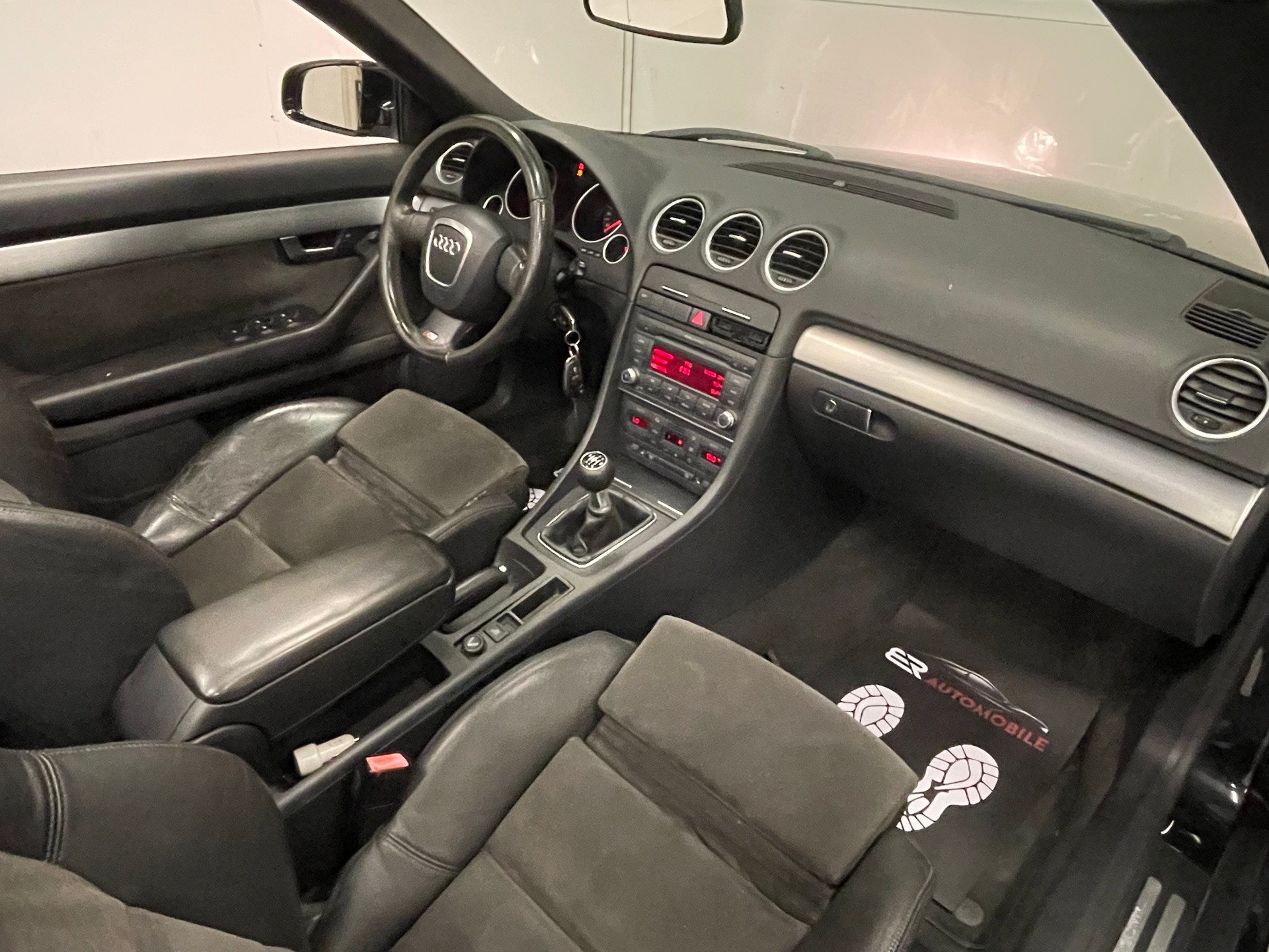AUDI A4 Cabriolet 2.0T FSI-image-10
