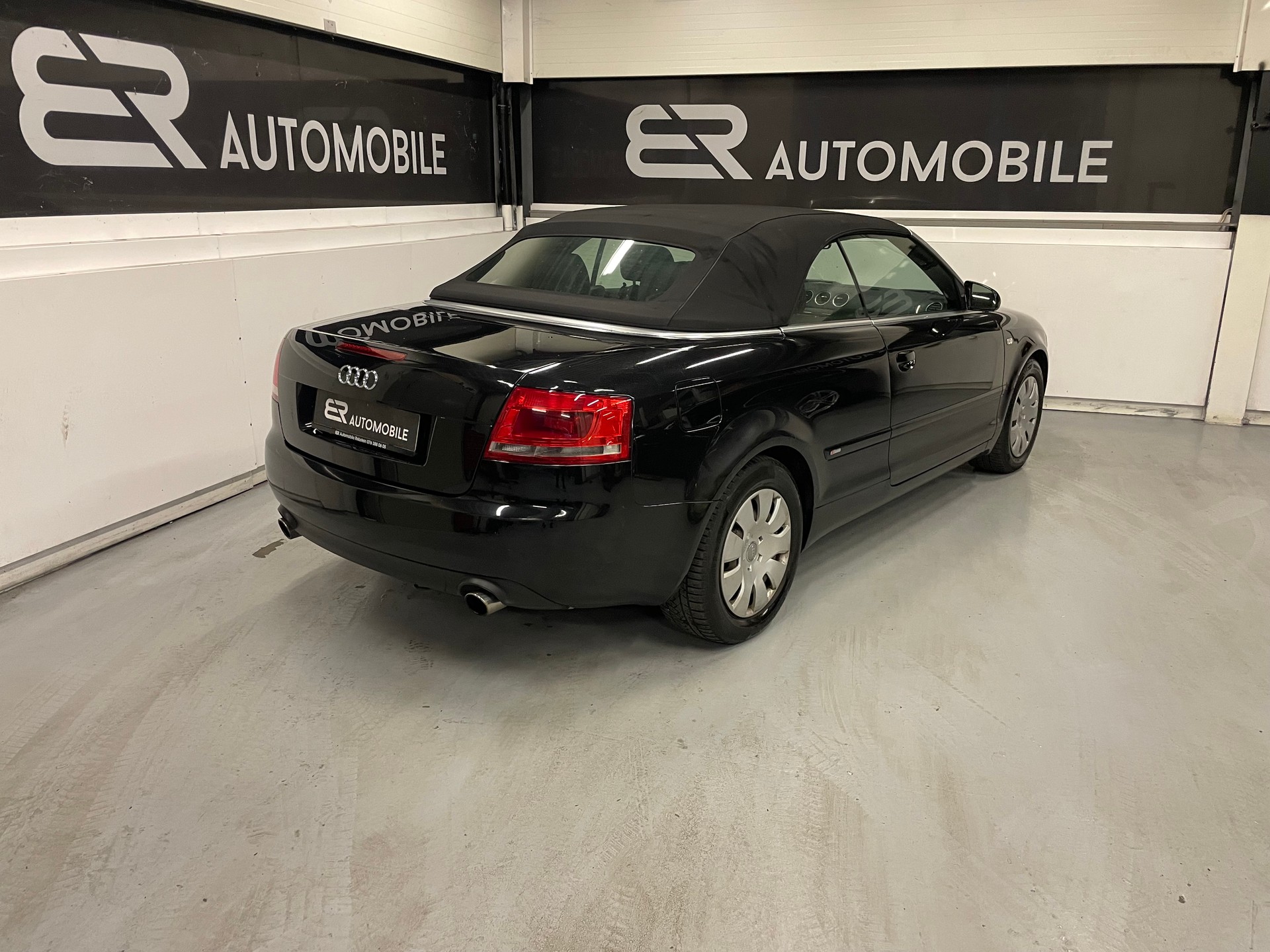 AUDI A4 Cabriolet 2.0T FSI-image-4