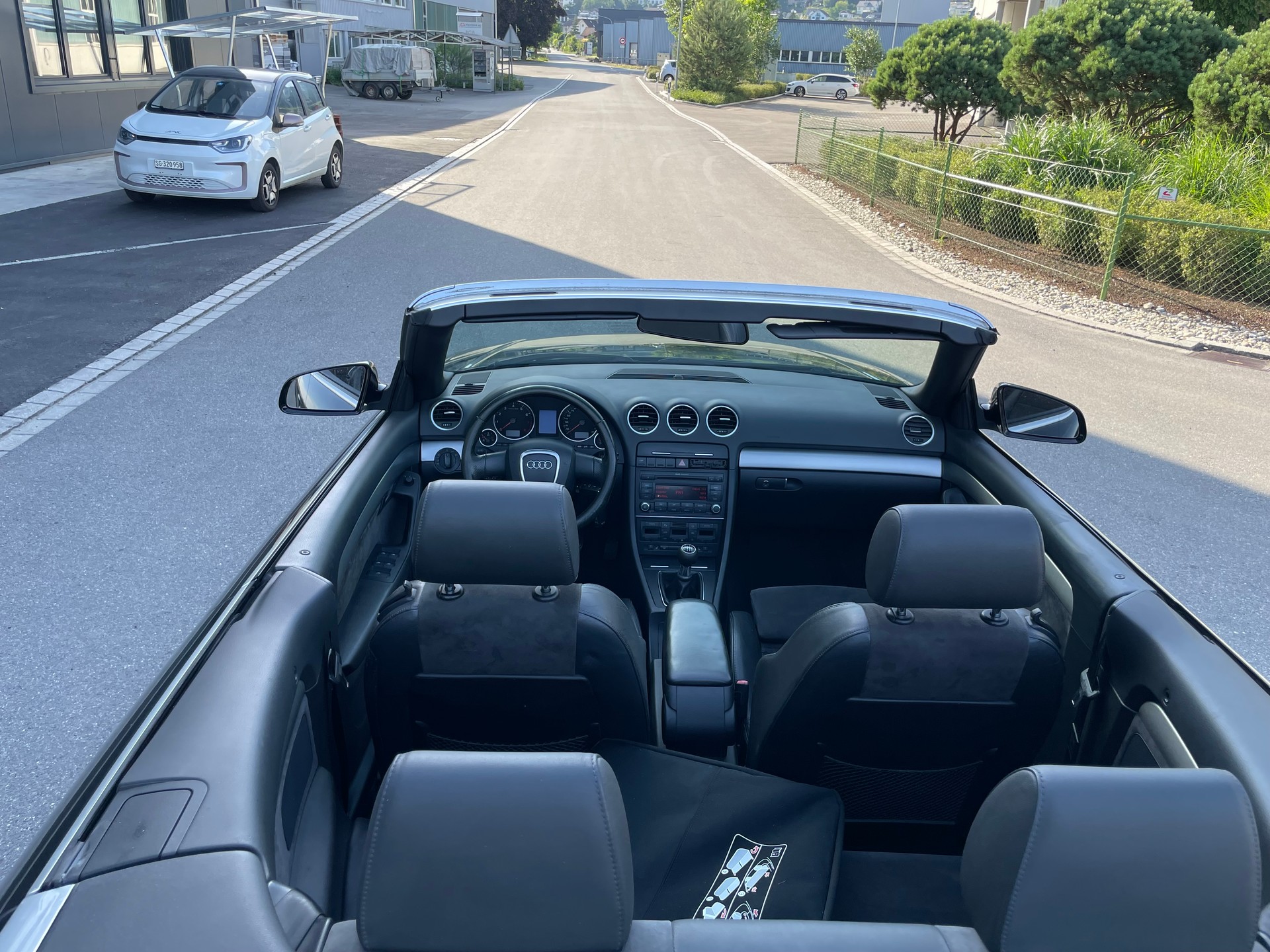 AUDI A4 Cabriolet 2.0T FSI-image-10