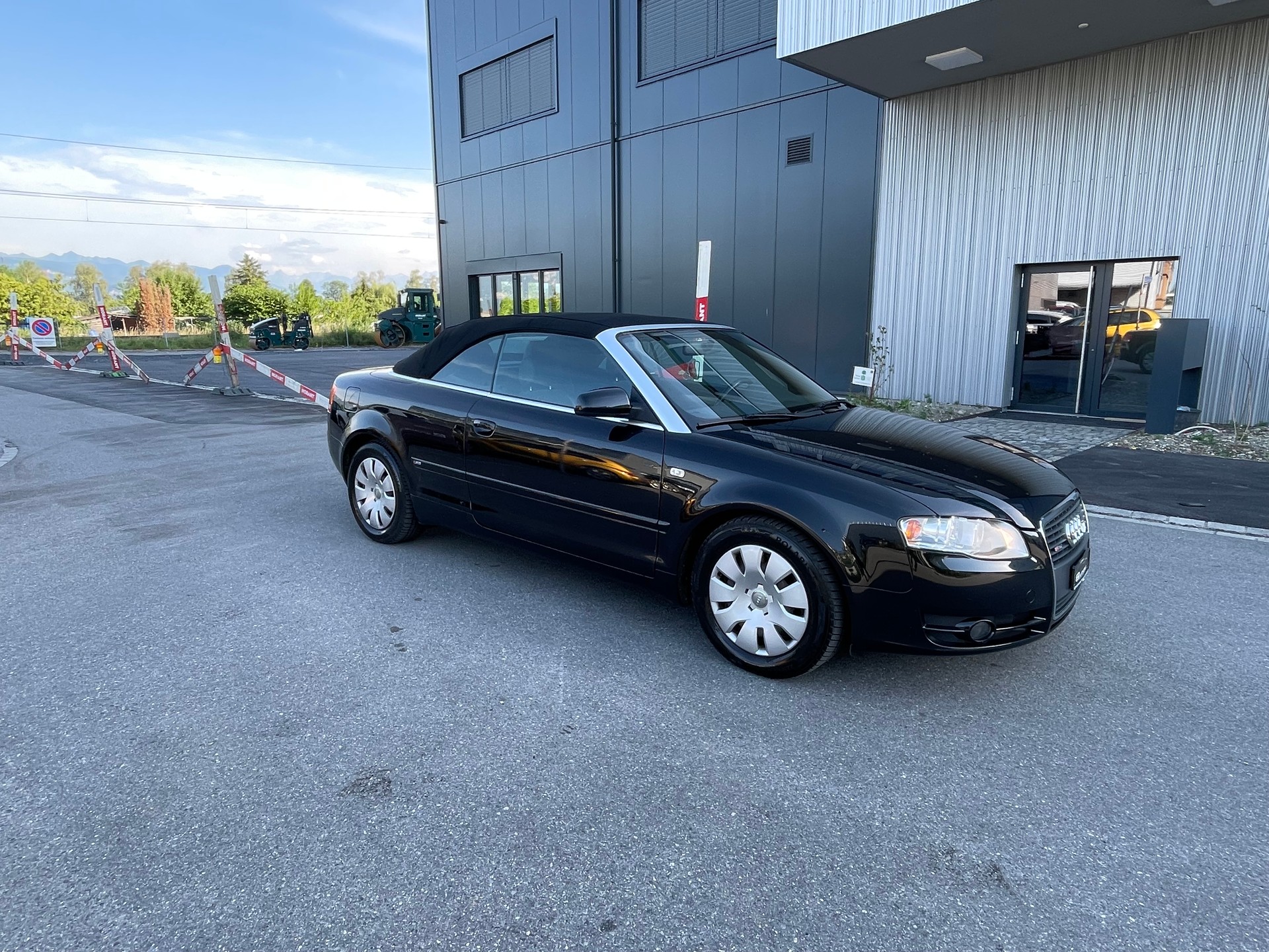 AUDI A4 Cabriolet 2.0T FSI-image-3