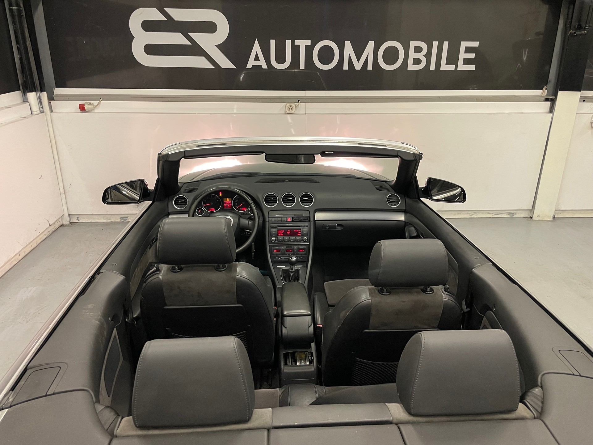 AUDI A4 Cabriolet 2.0T FSI-image-8