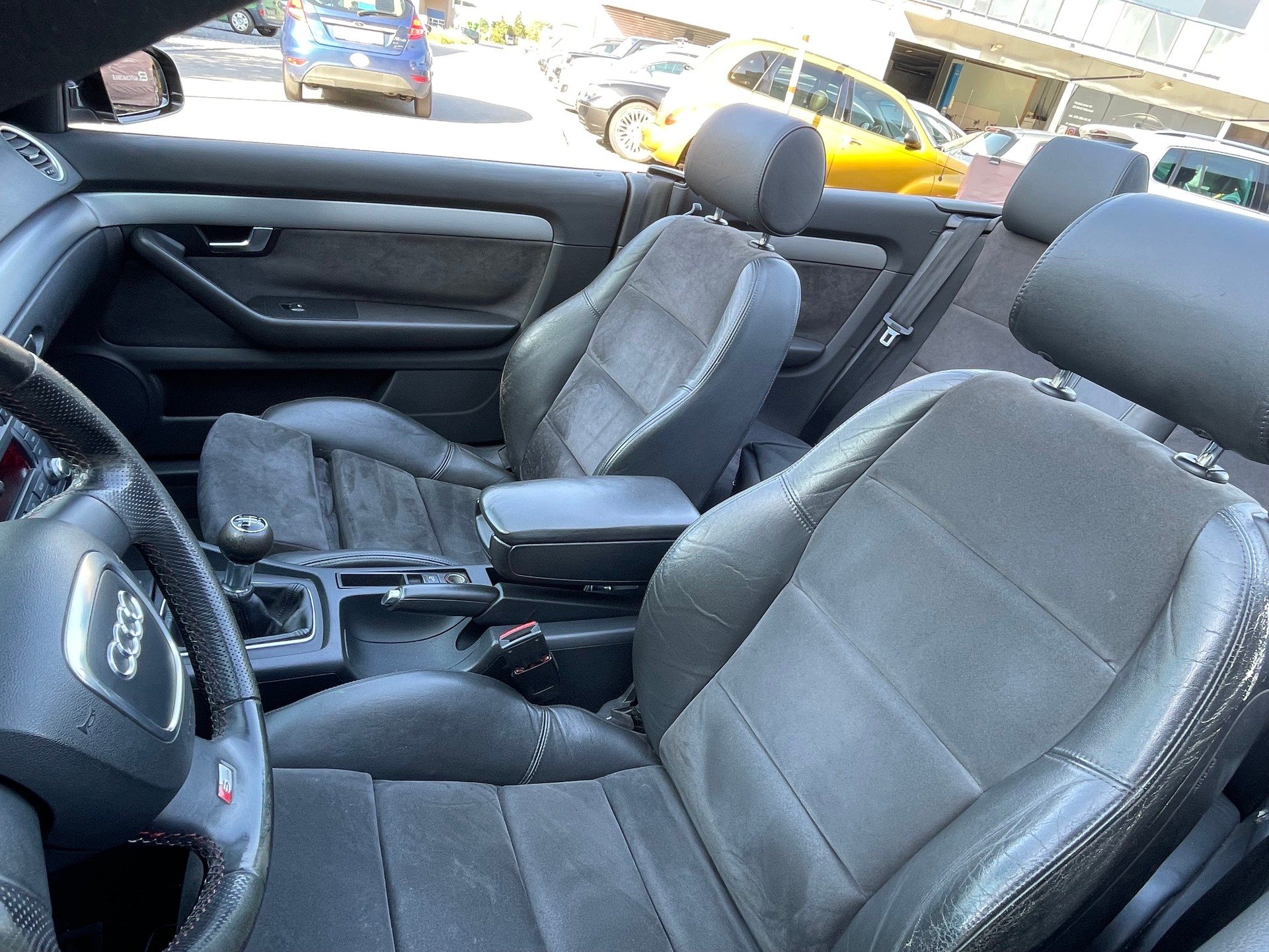 AUDI A4 Cabriolet 2.0T FSI-image-14