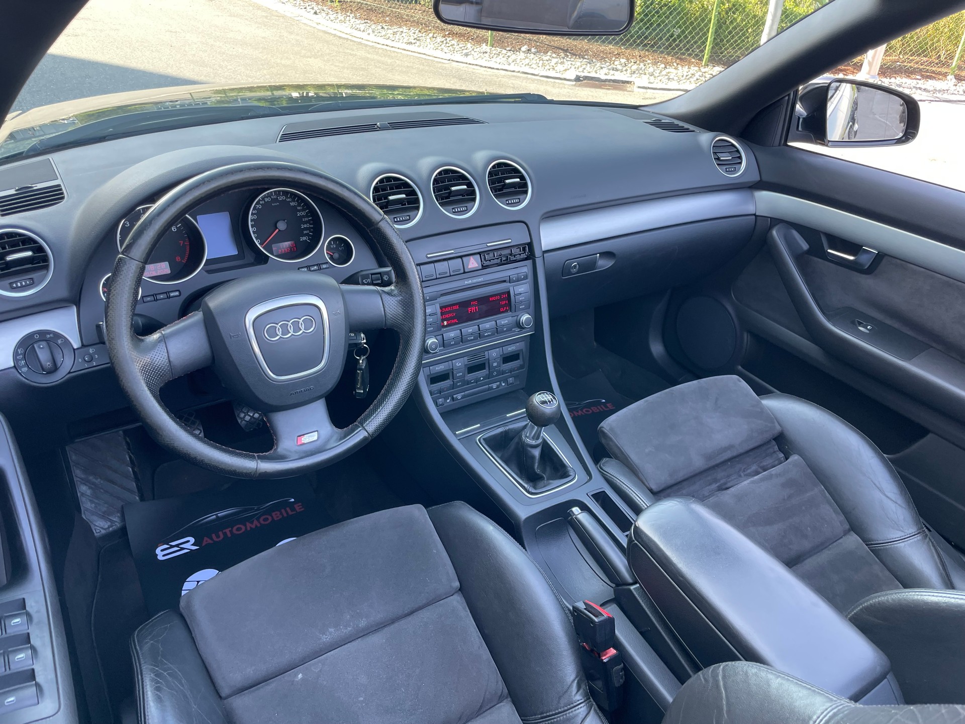 AUDI A4 Cabriolet 2.0T FSI-image-12